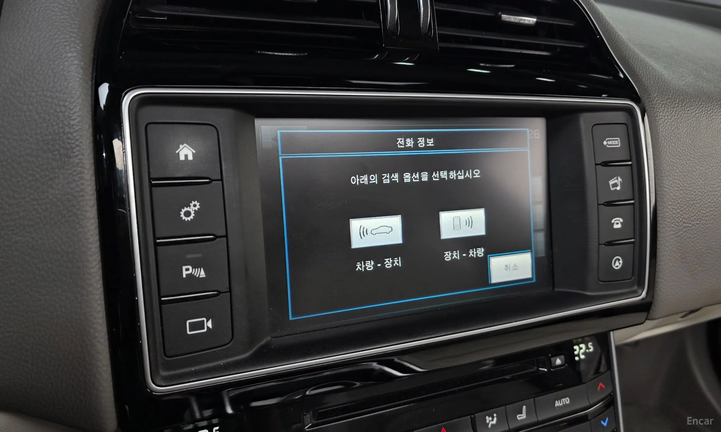 Jaguar XE превью 16