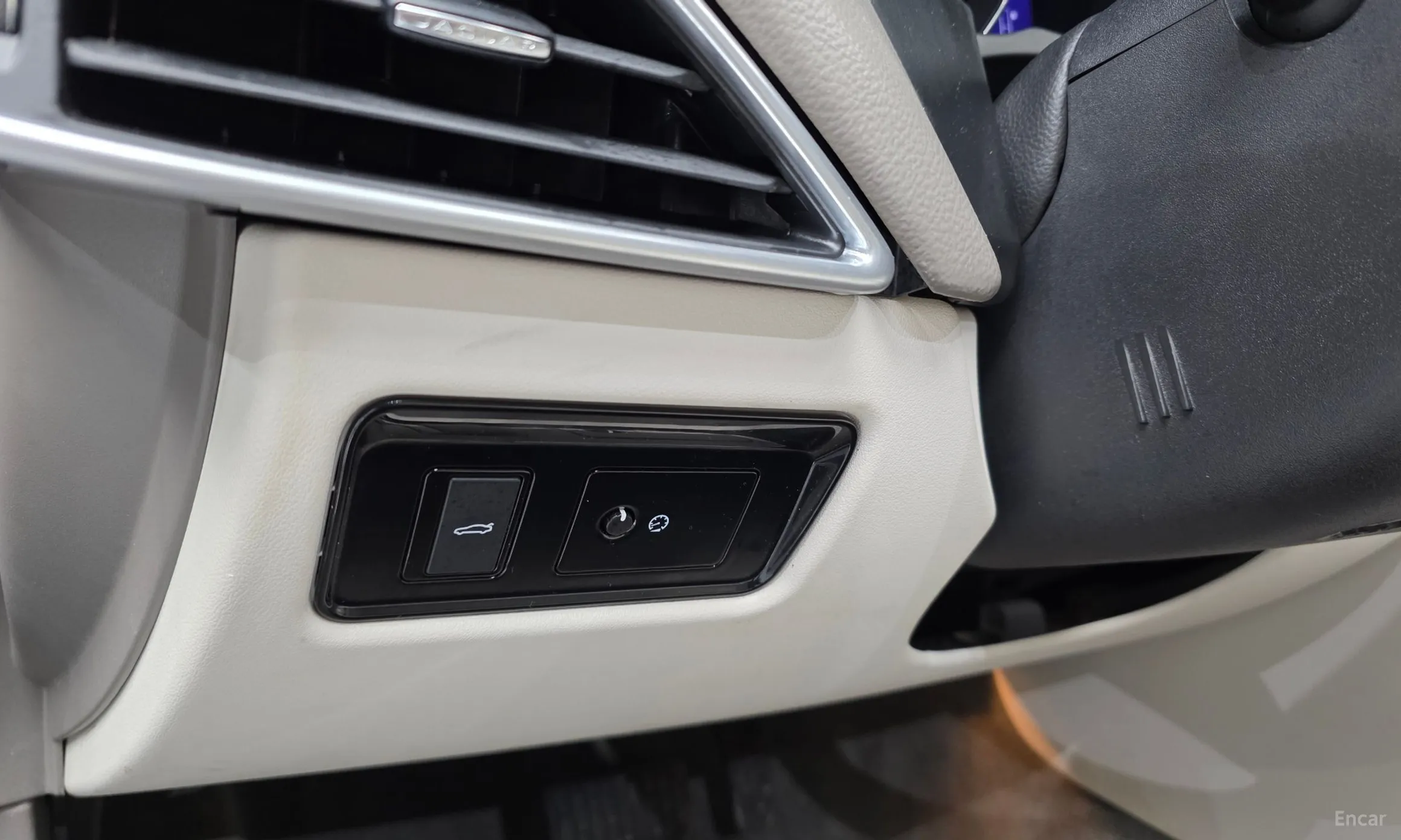 Jaguar XE превью 18