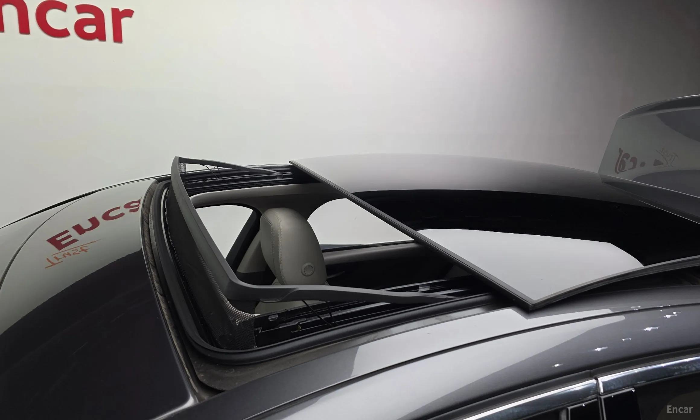Jaguar XE превью 19