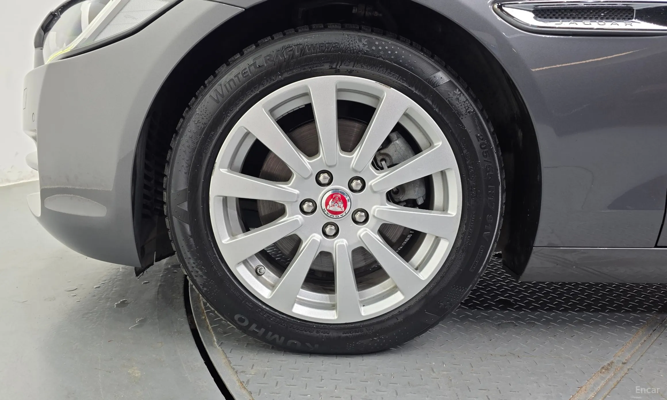 Jaguar XE превью 5