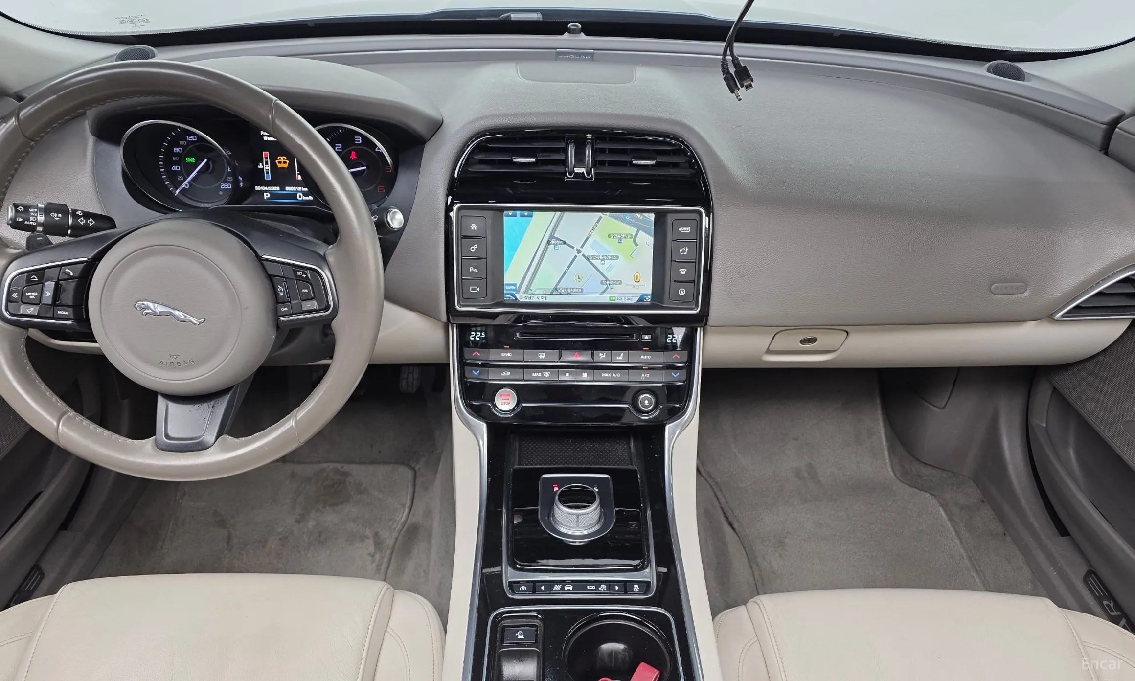 Jaguar XE превью 7