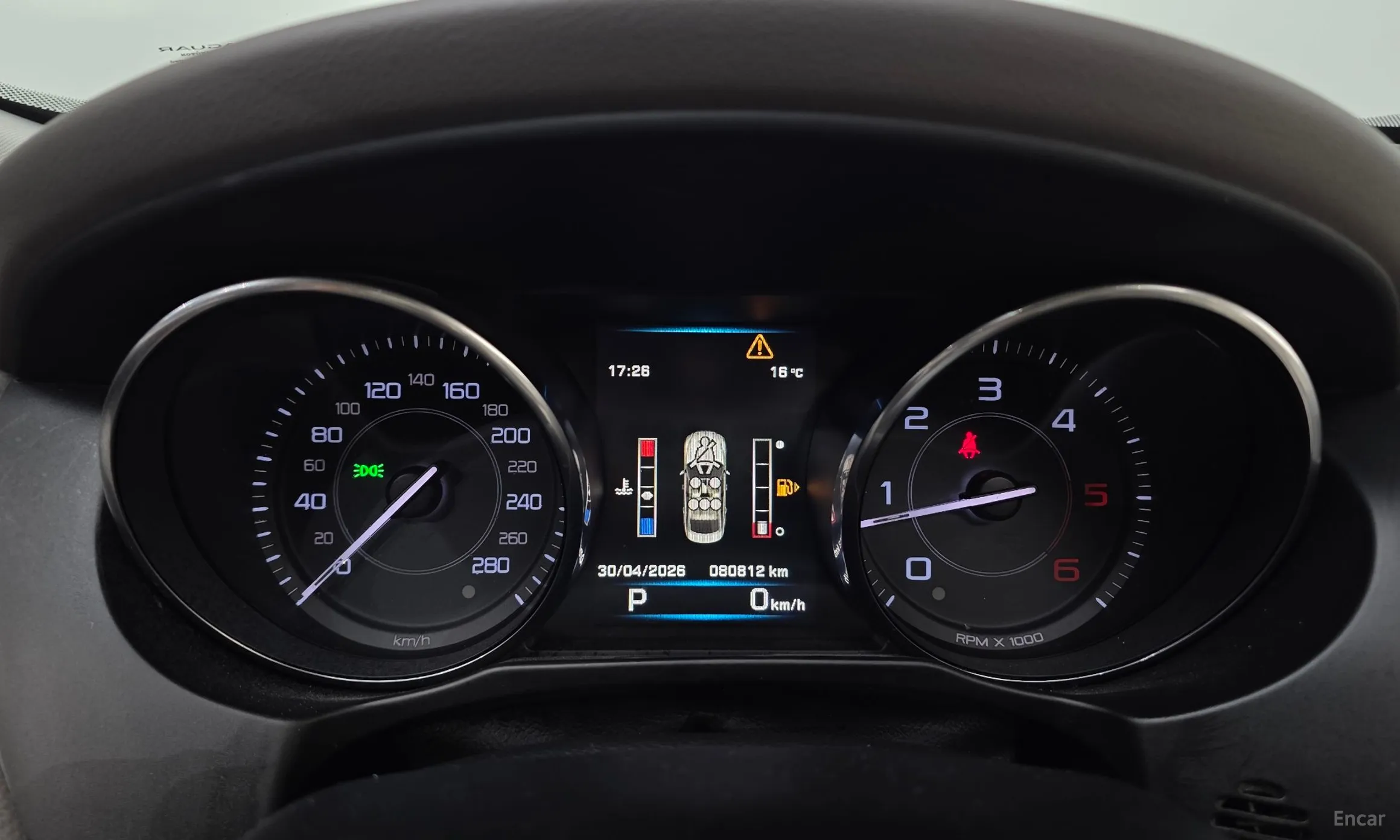 Jaguar XE превью 8