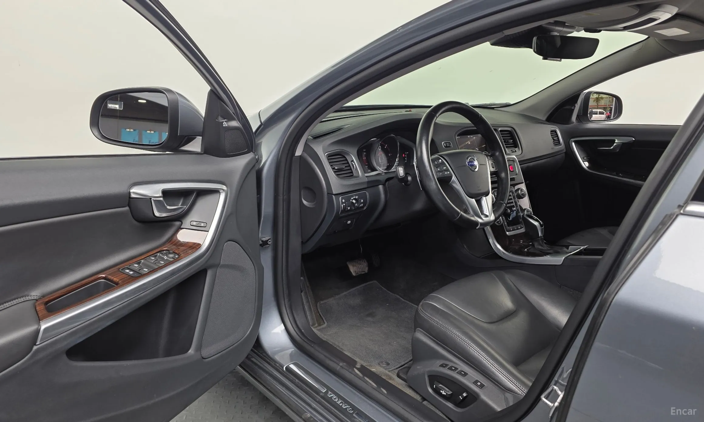 Volvo S60 превью 10