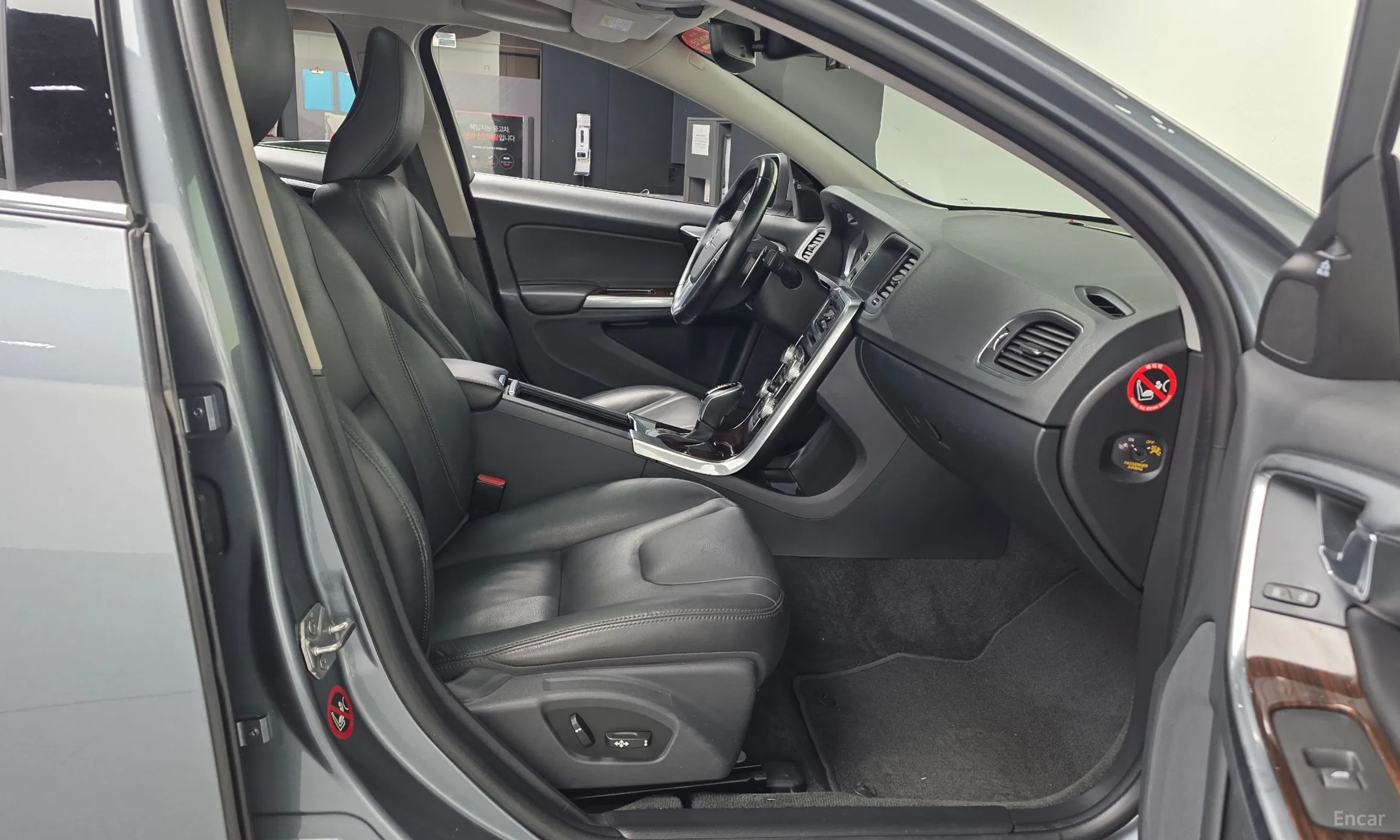 Volvo S60 превью 11