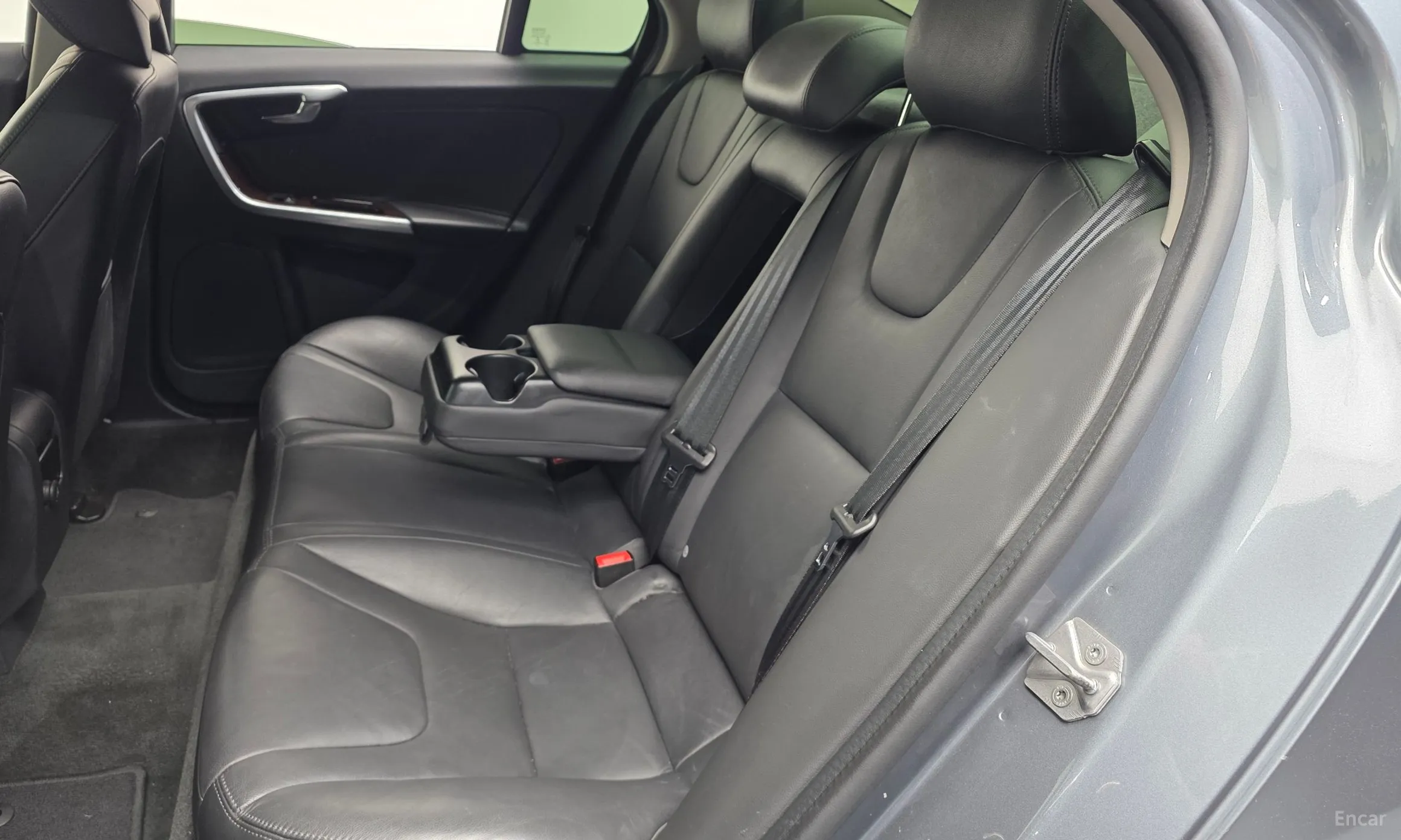 Volvo S60 превью 12