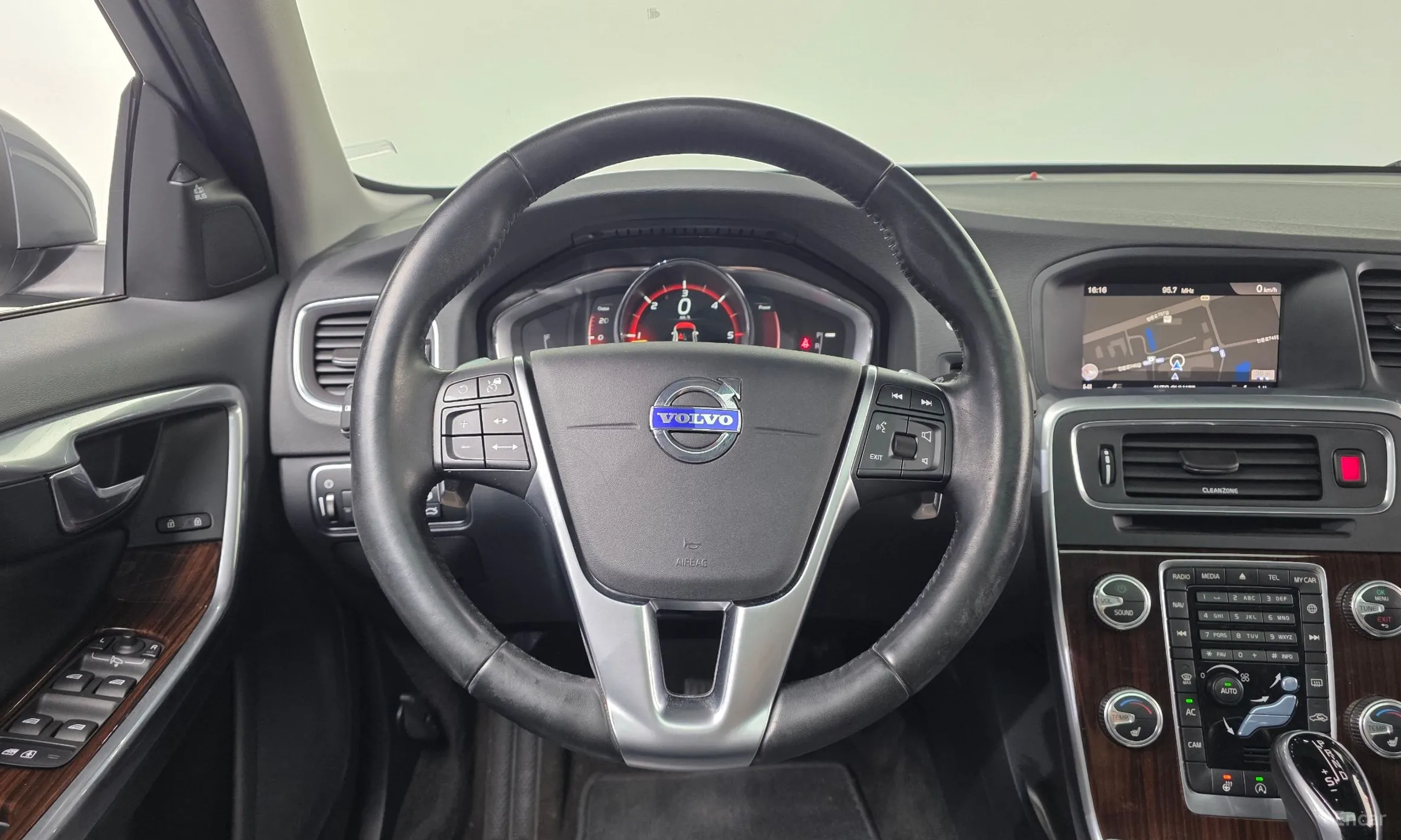 Volvo S60 превью 13