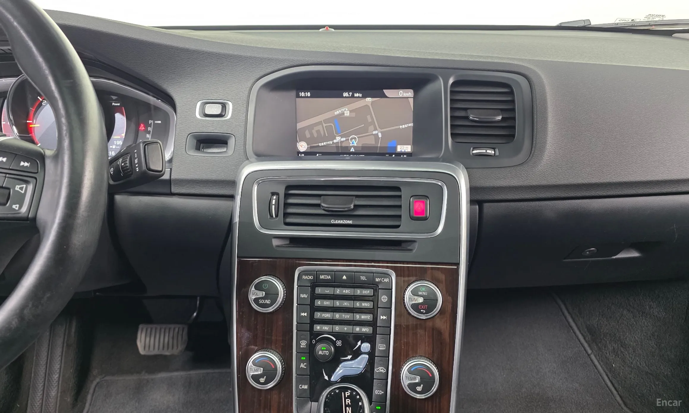 Volvo S60 превью 14