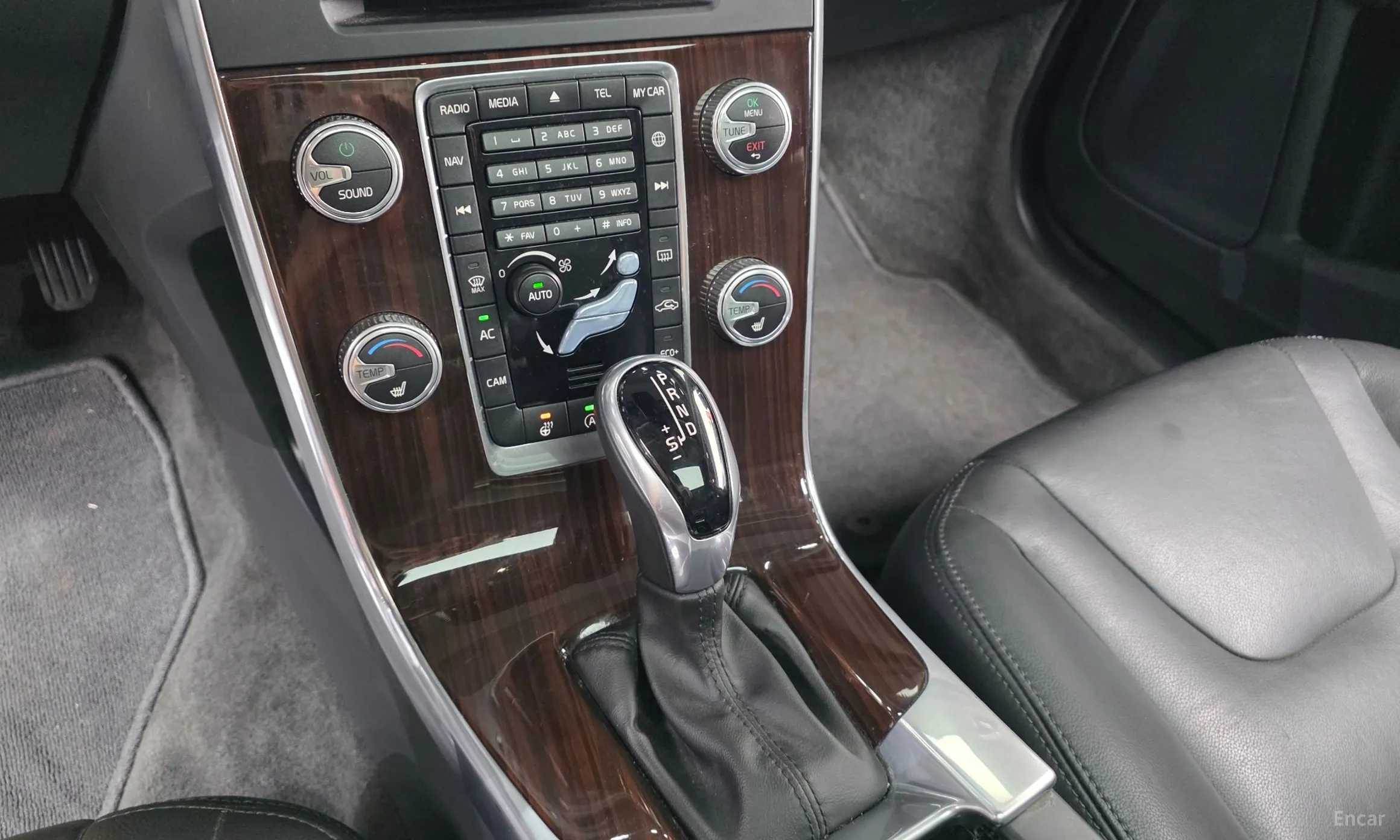 Volvo S60 превью 9