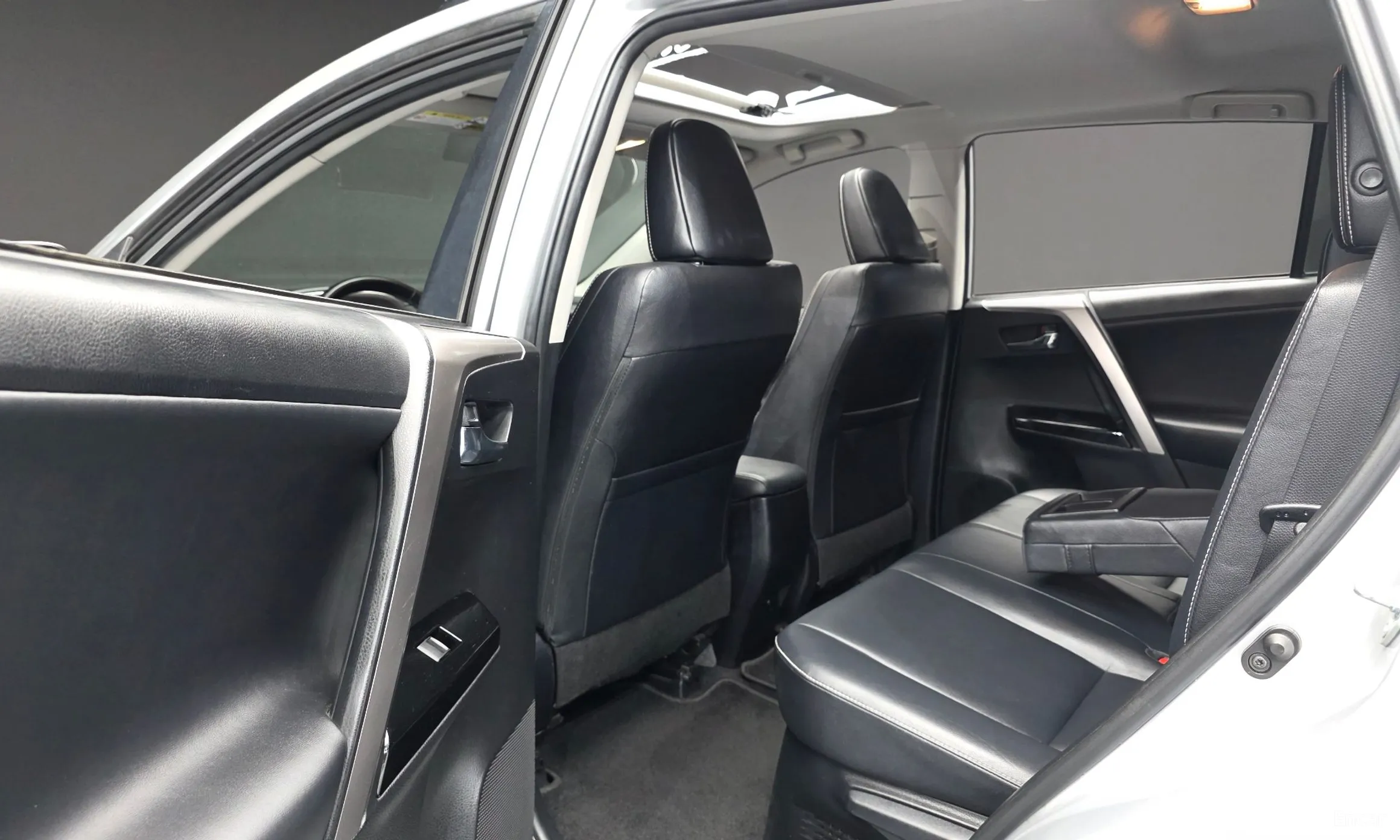 Toyota RAV4 превью 11