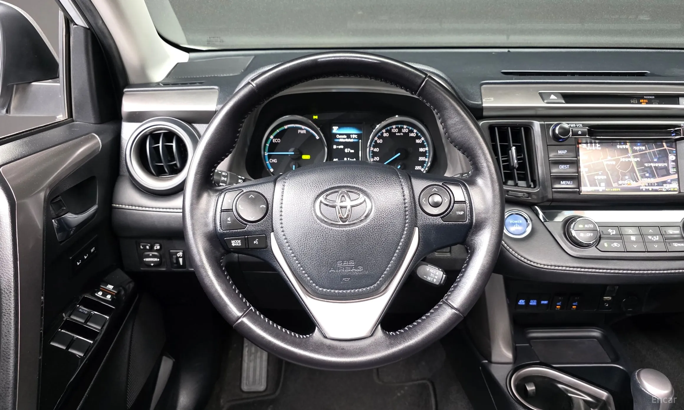 Toyota RAV4 превью 12