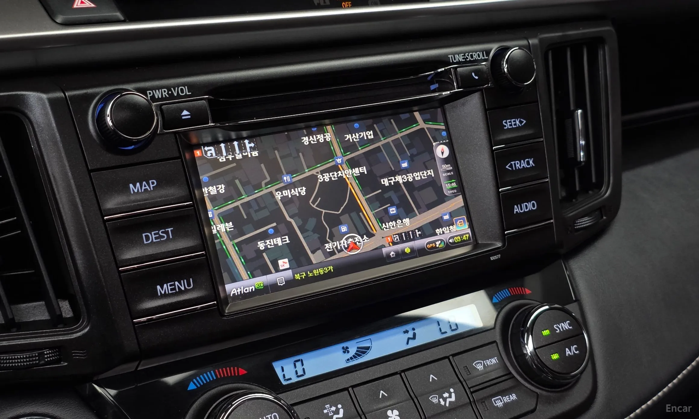 Toyota RAV4 превью 13