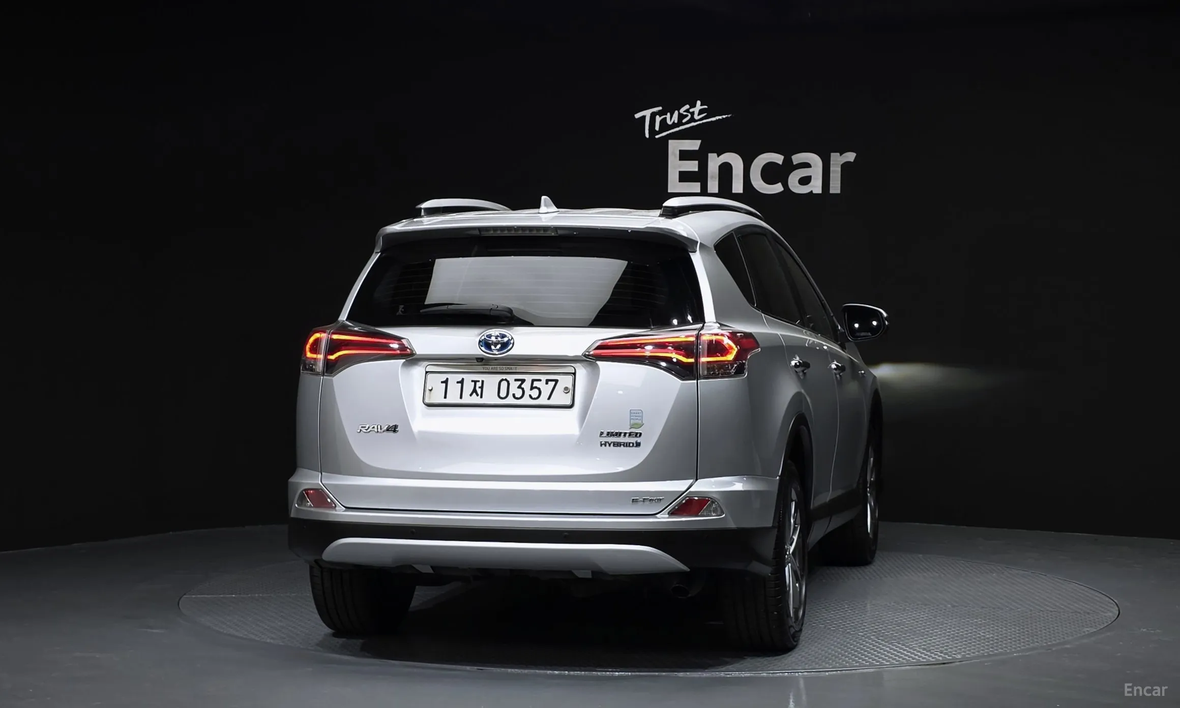 Toyota RAV4 превью 4