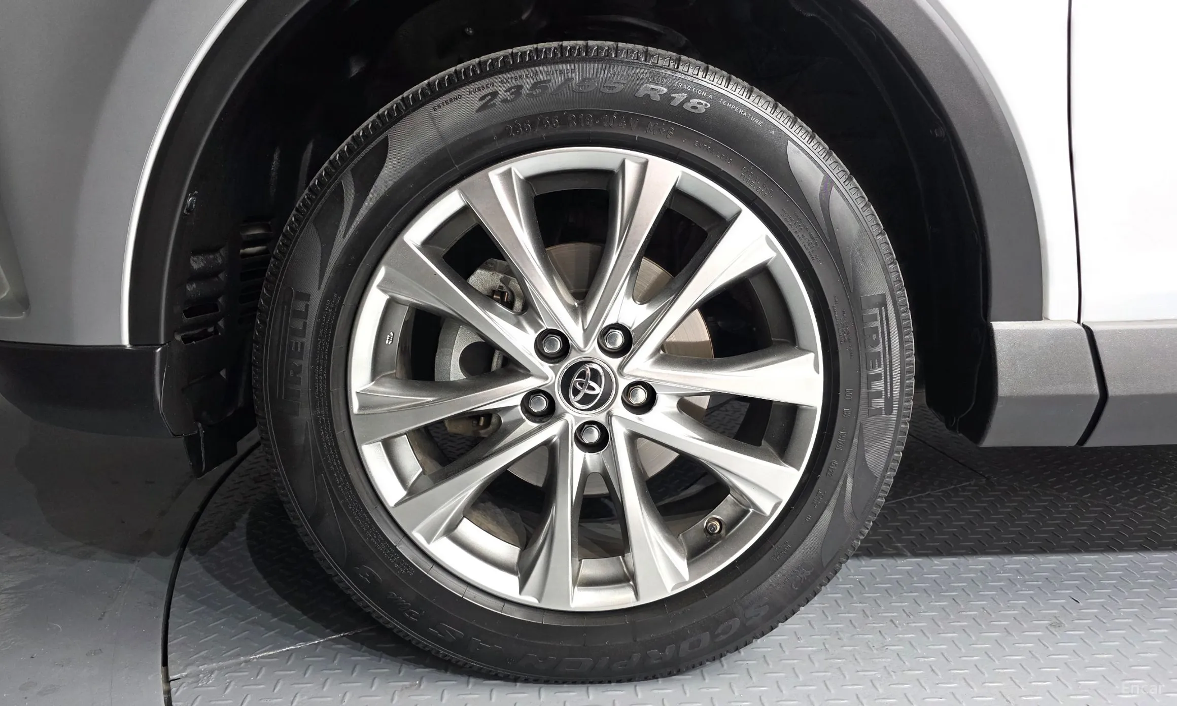Toyota RAV4 превью 5