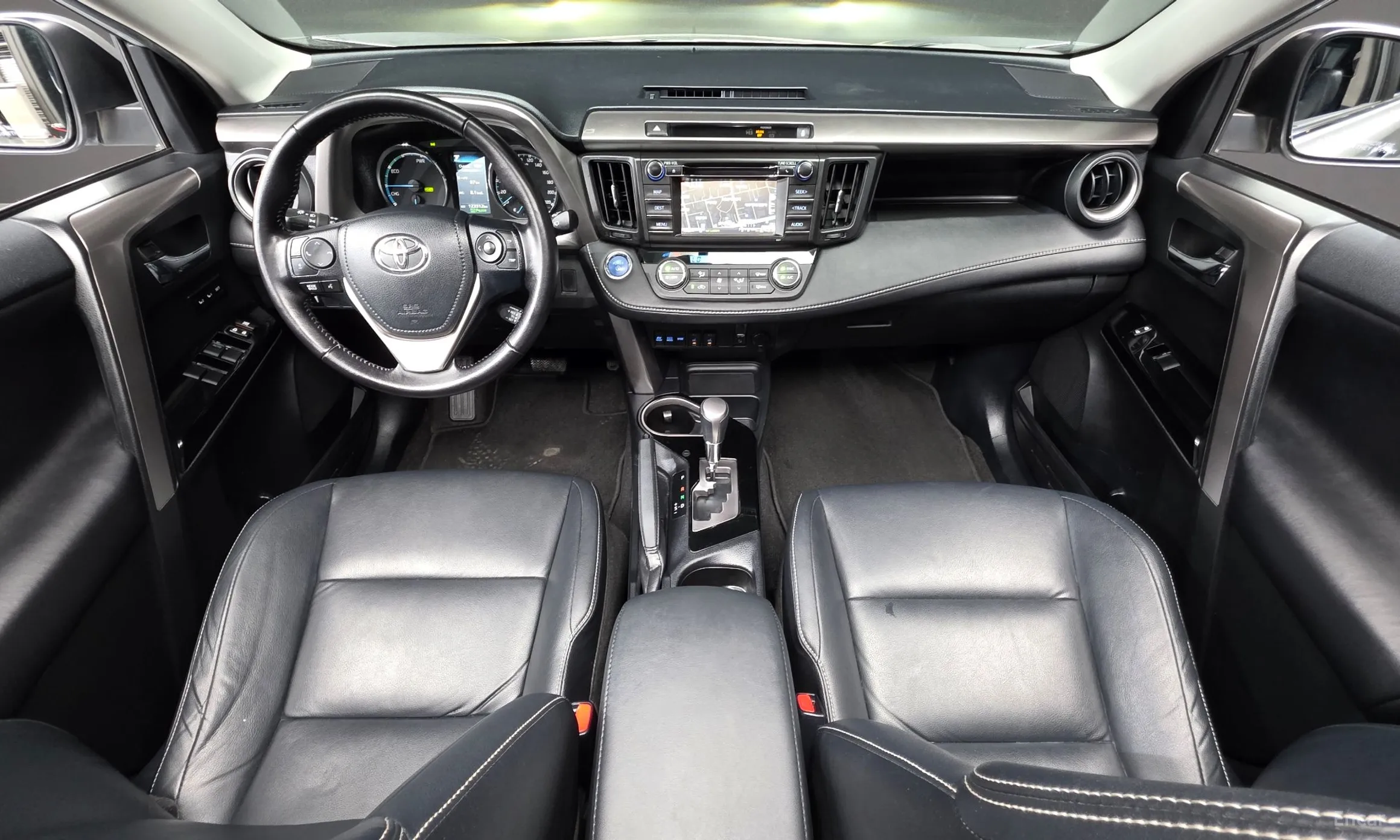 Toyota RAV4 превью 7