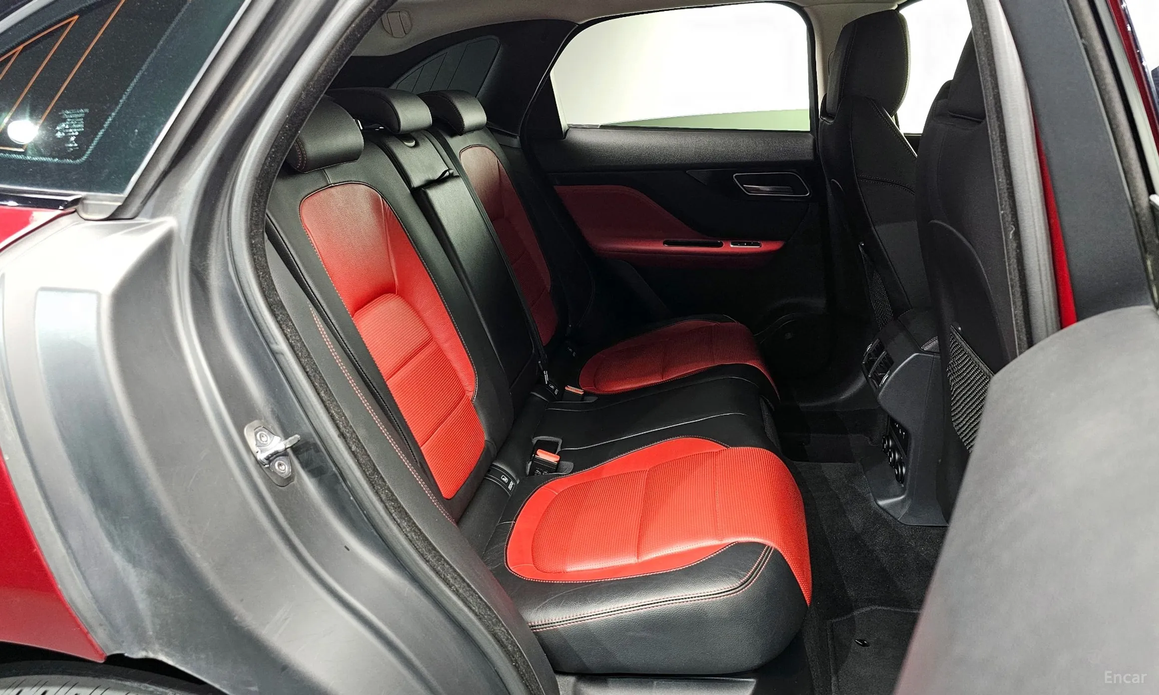 Jaguar F-PACE превью 11