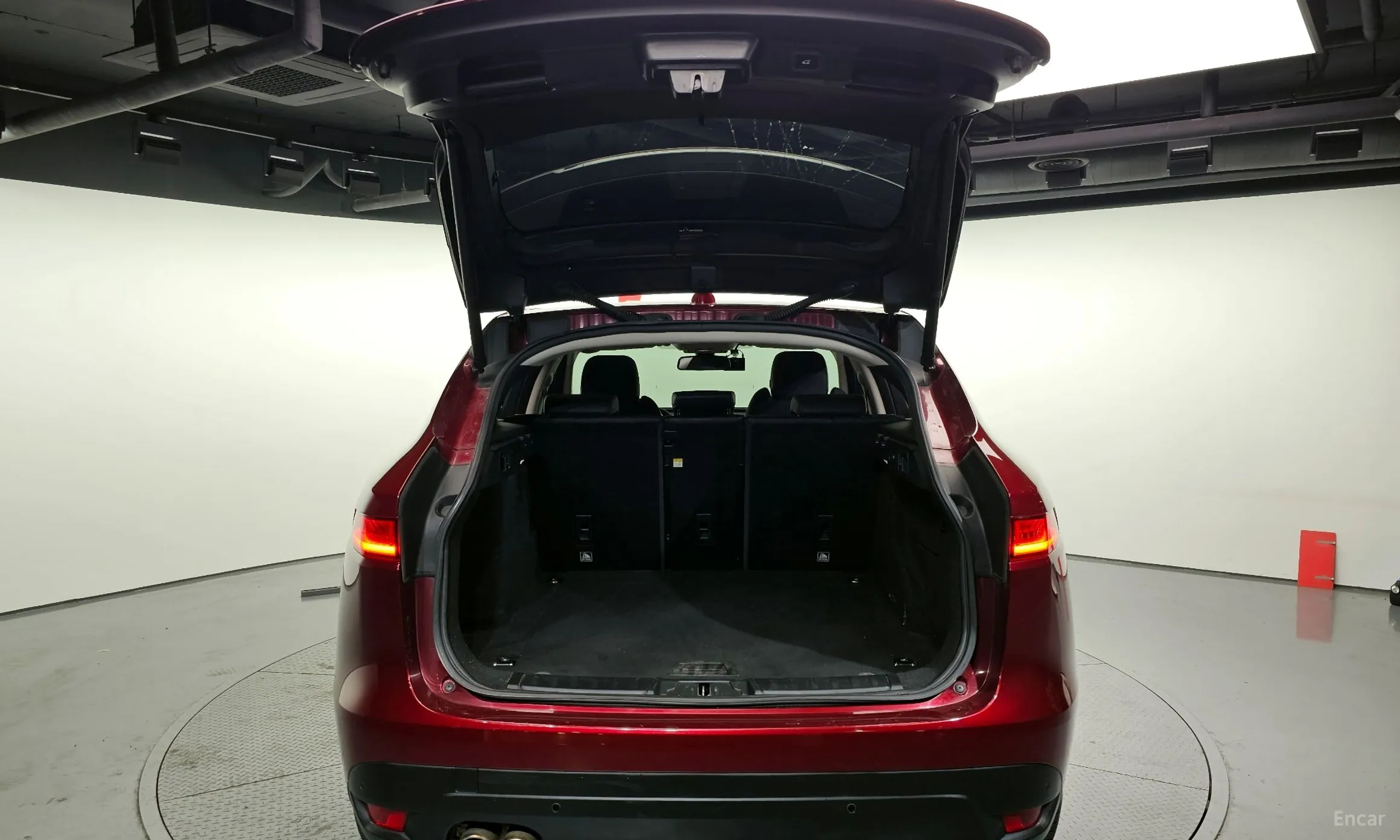Jaguar F-PACE превью 20