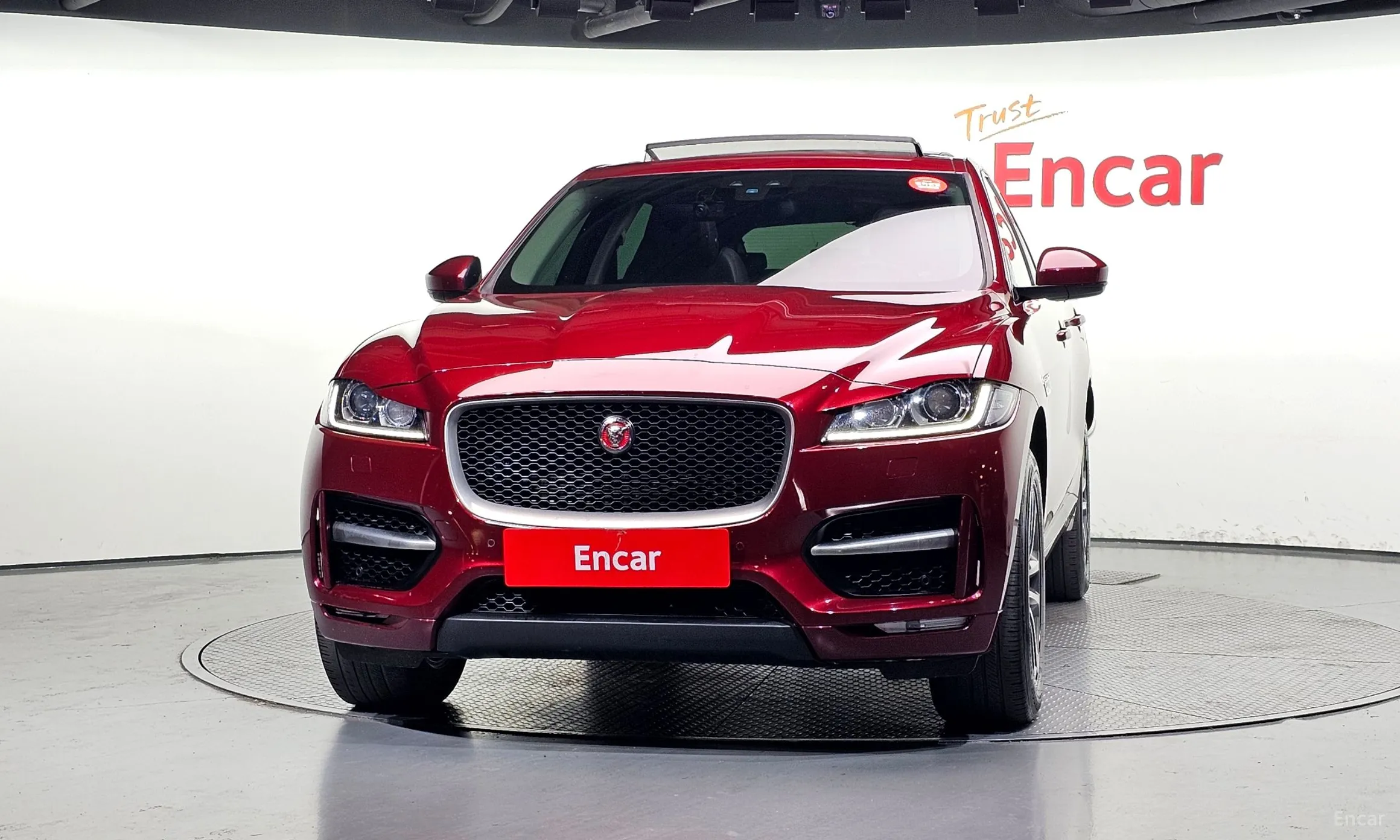 Jaguar F-PACE превью 3
