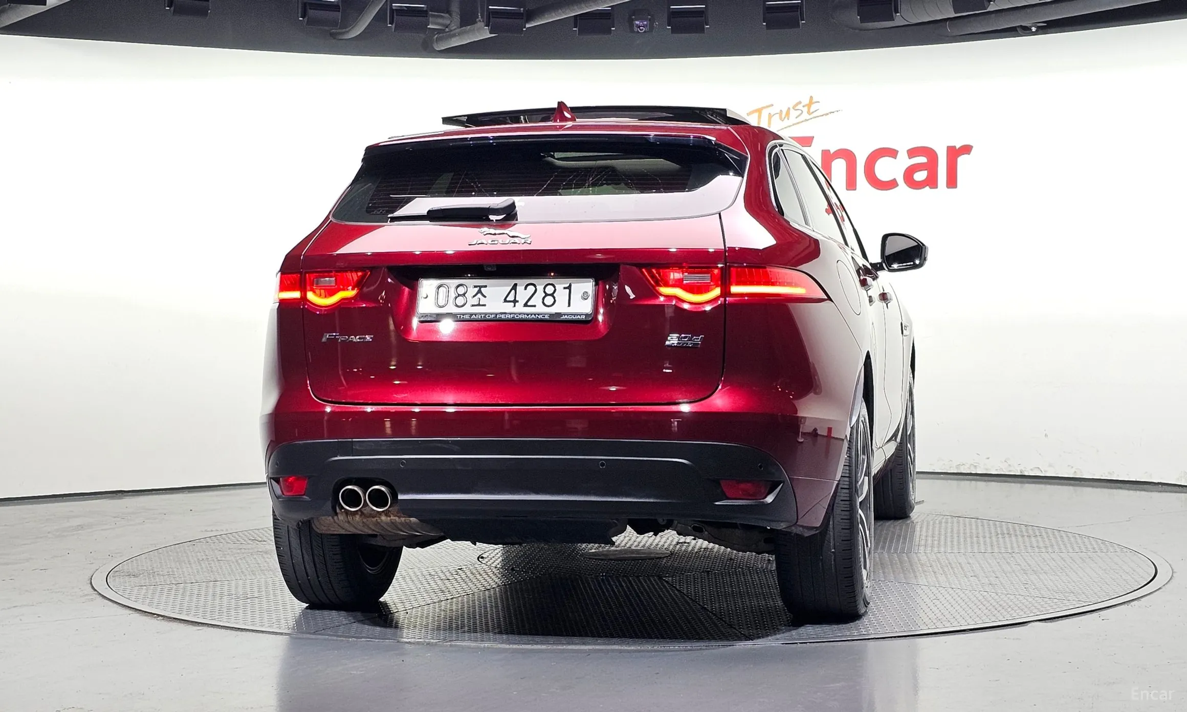 Jaguar F-PACE превью 4
