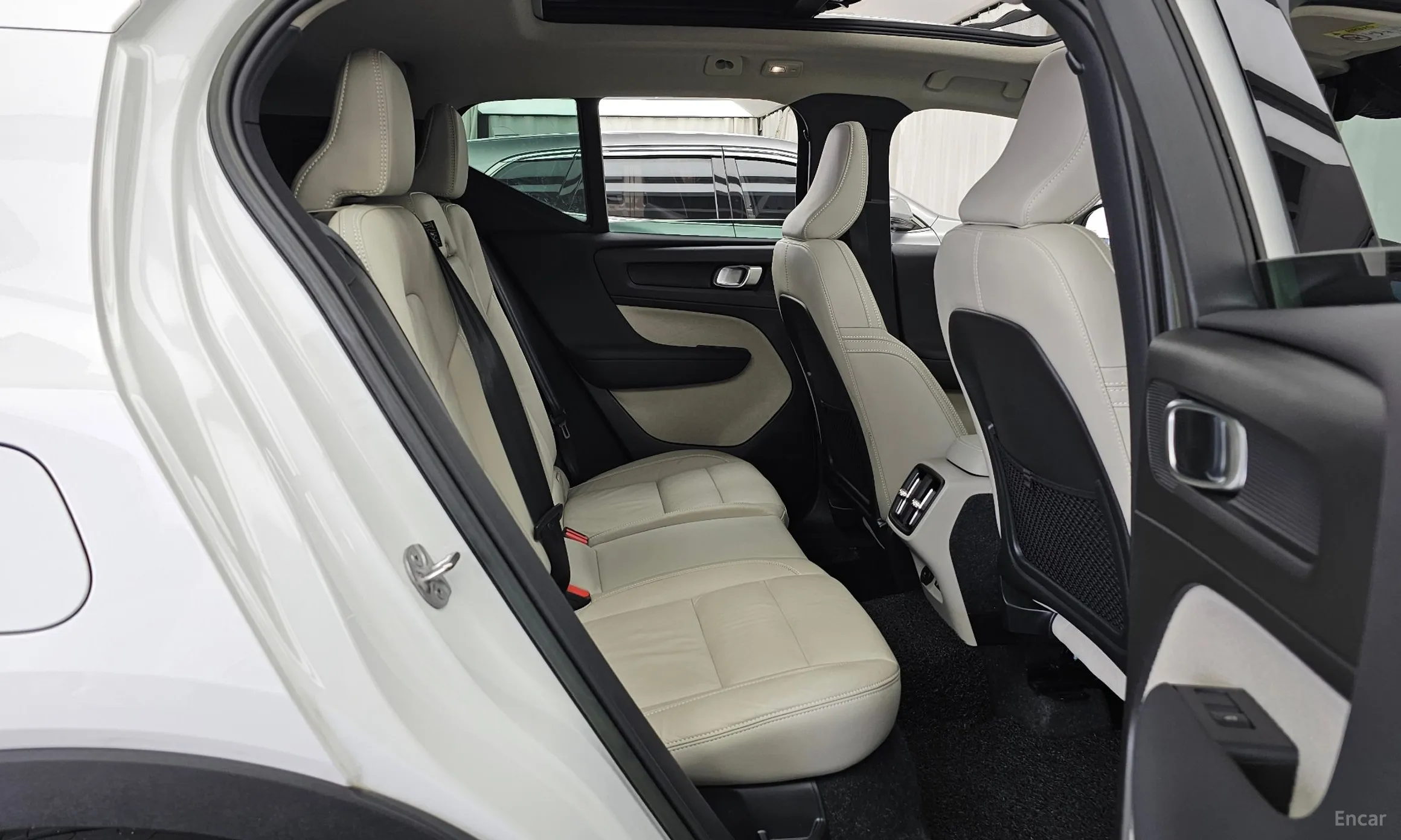 Volvo XC40 превью 12