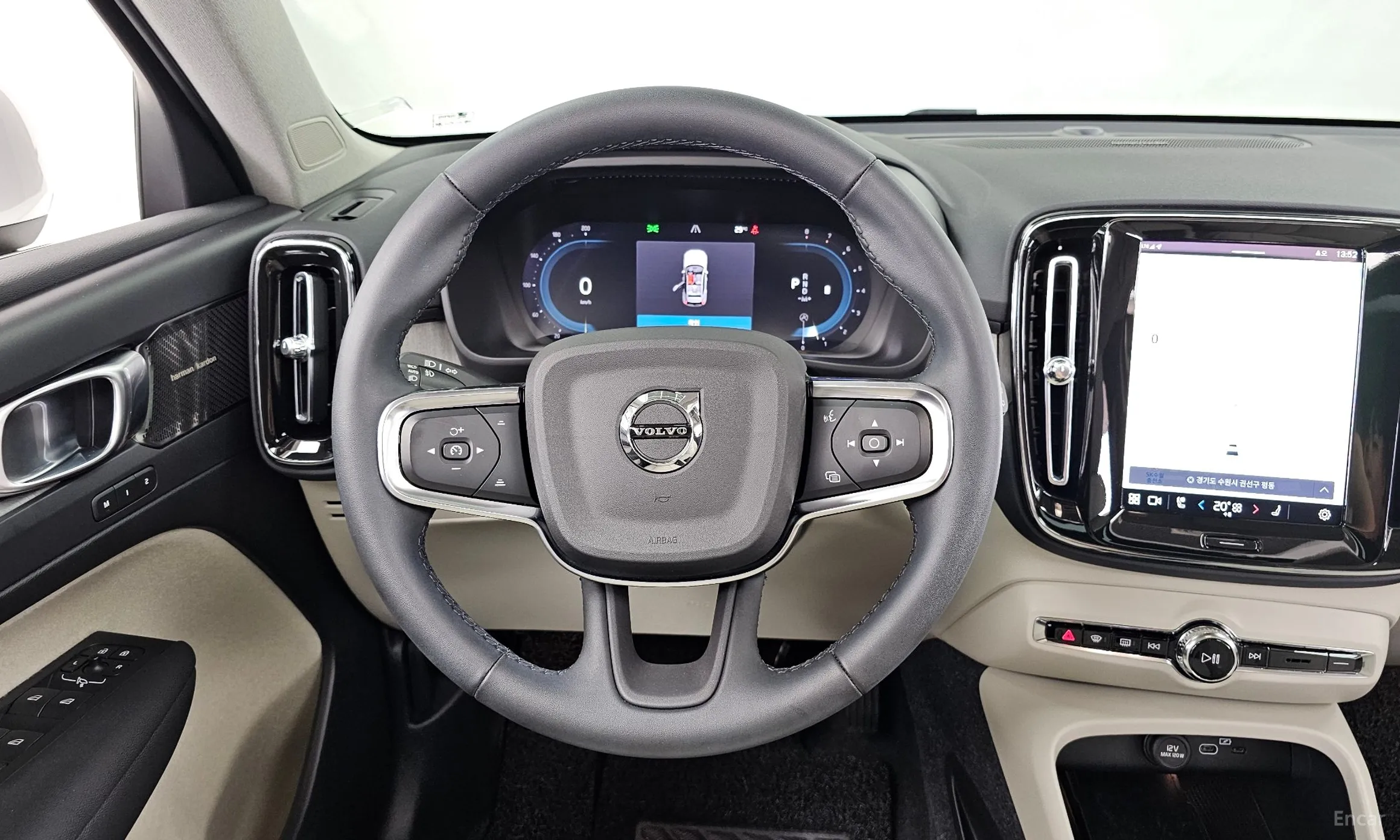 Volvo XC40 превью 13