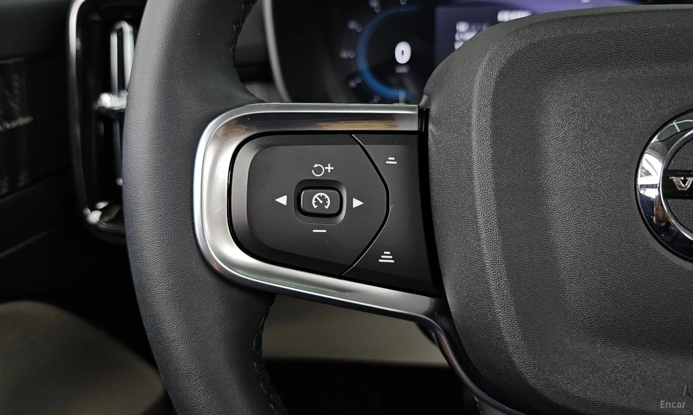 Volvo XC40 превью 20