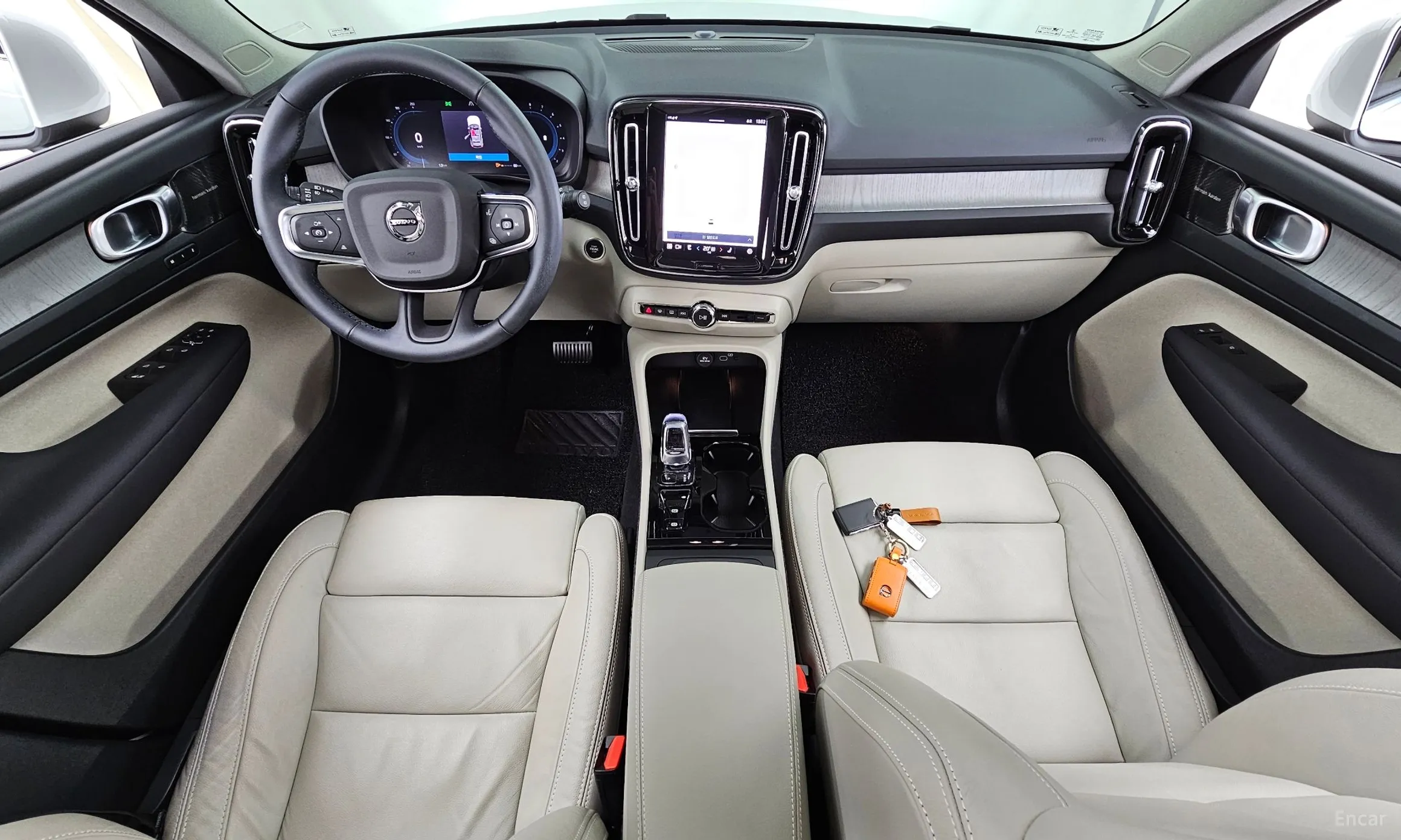 Volvo XC40 превью 7