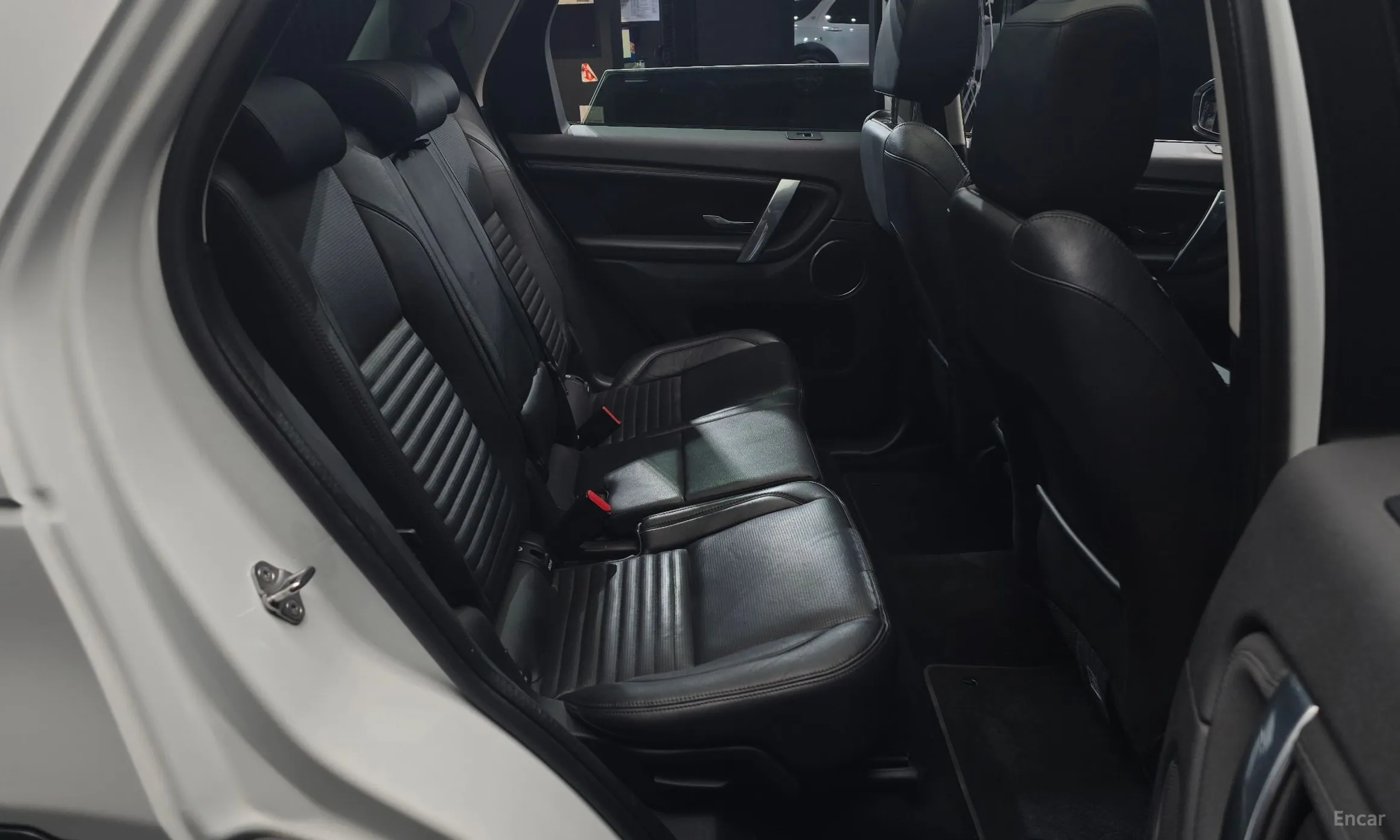 Land Rover Discovery Sports превью 12