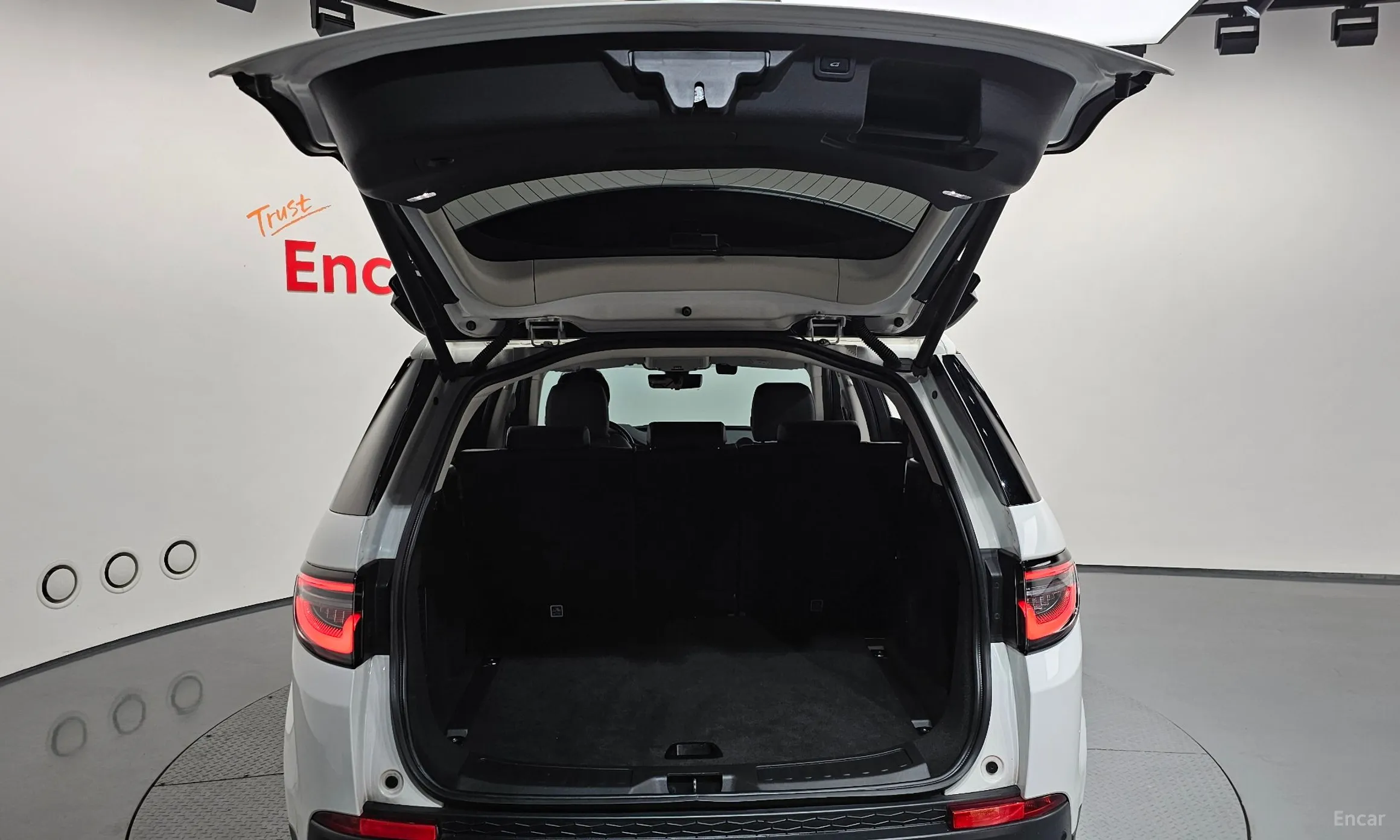 Land Rover Discovery Sports превью 17