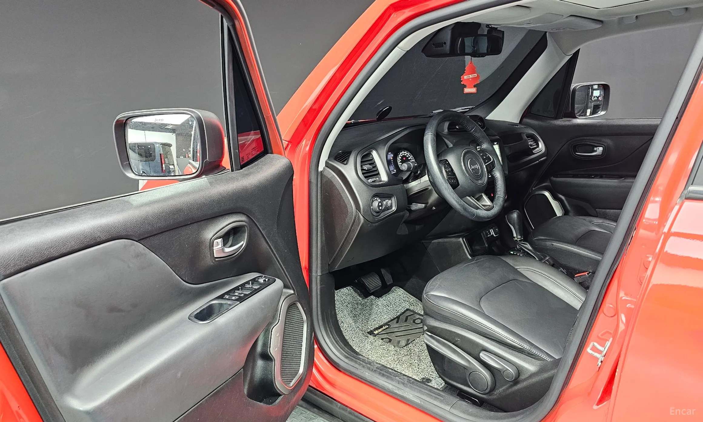 Jeep Renegade превью 10