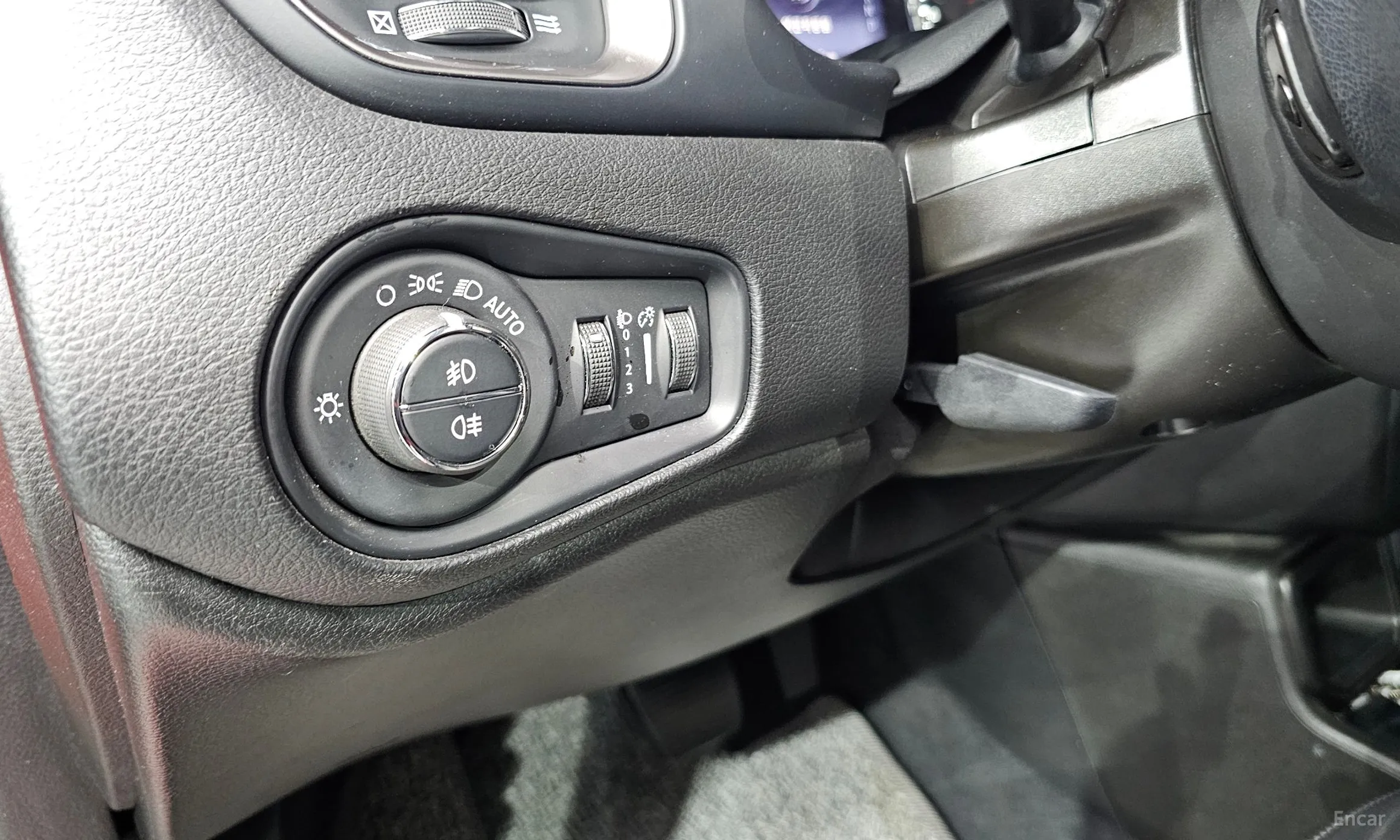 Jeep Renegade превью 17