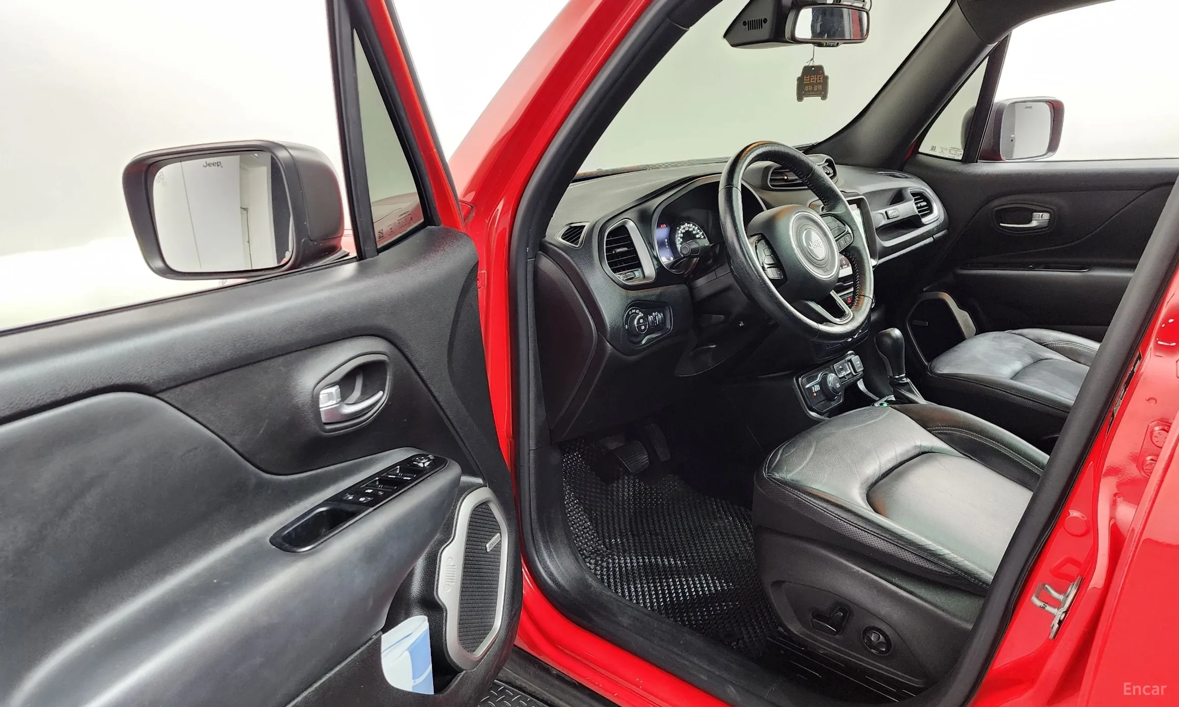 Jeep Renegade превью 10