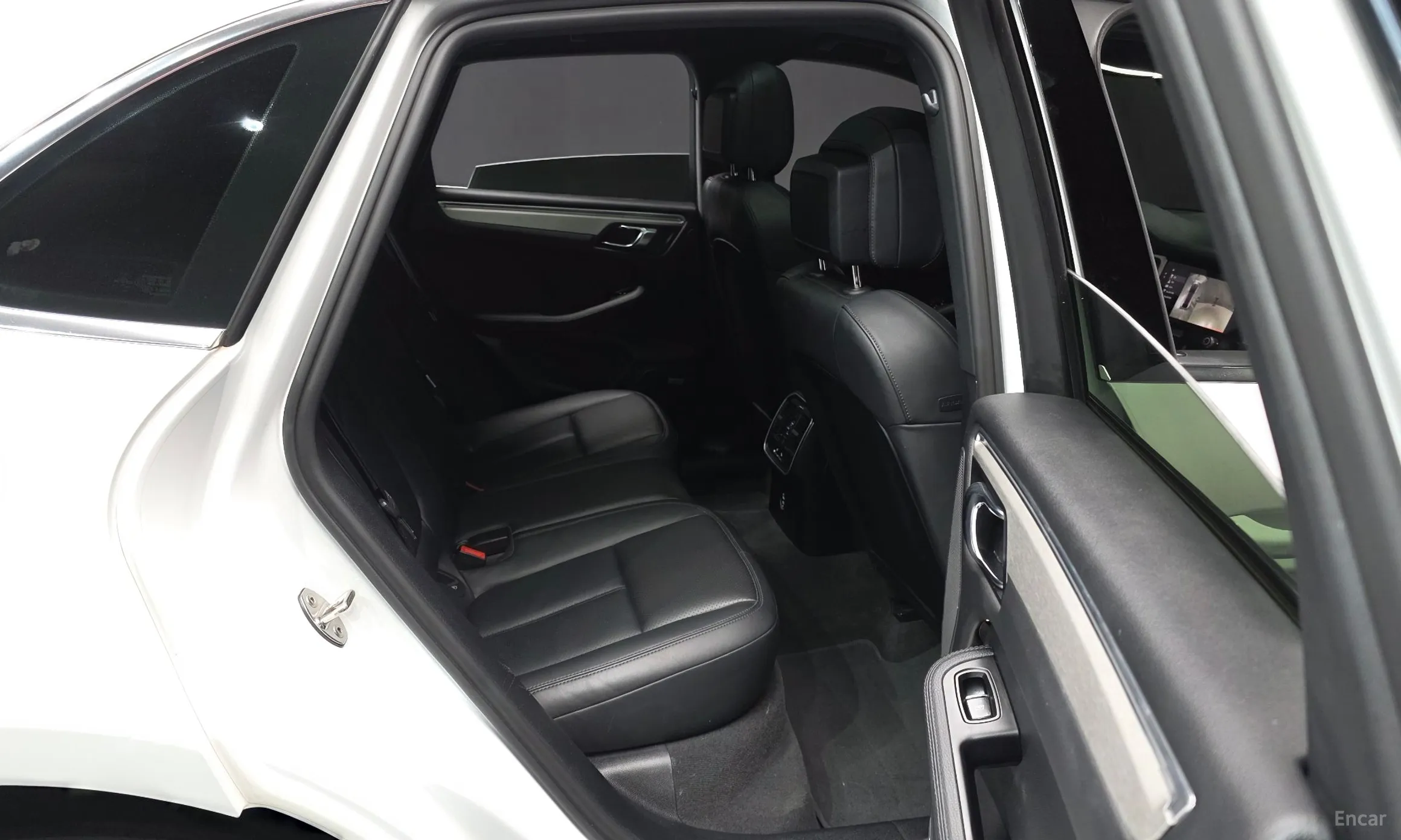 Porsche Macan превью 12