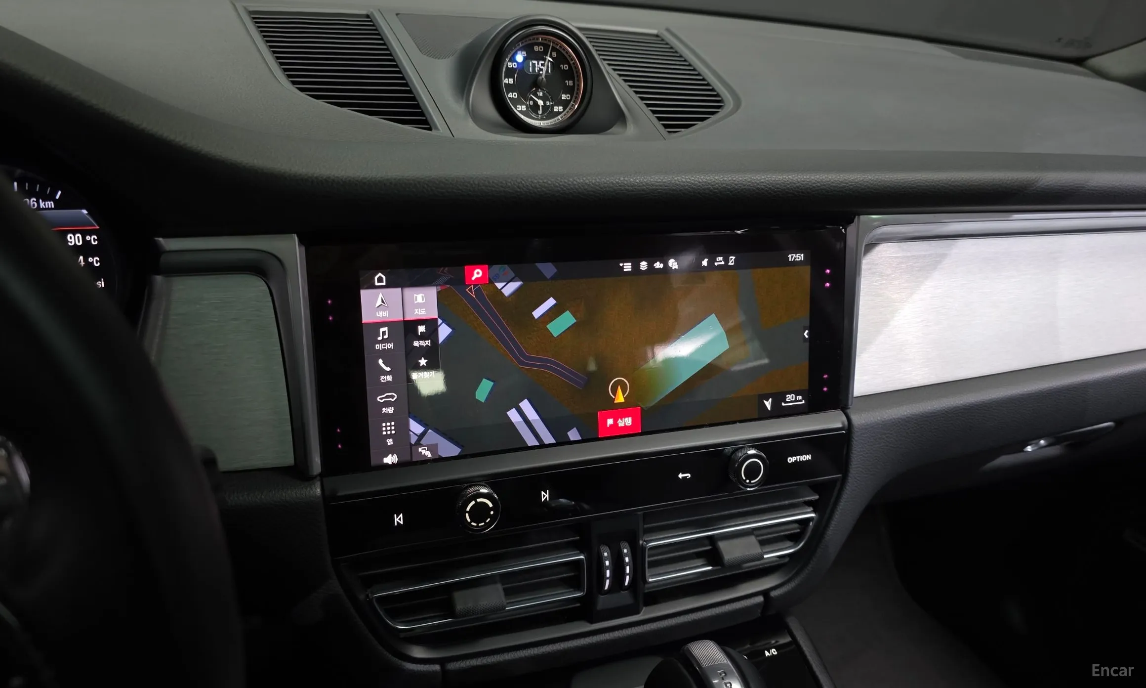 Porsche Macan превью 15