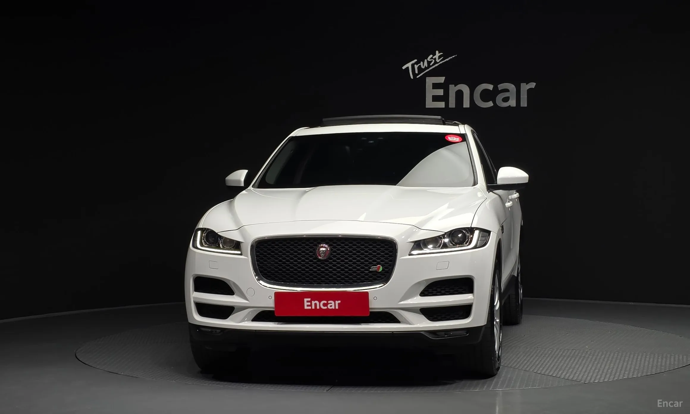 Jaguar F-PACE превью 3