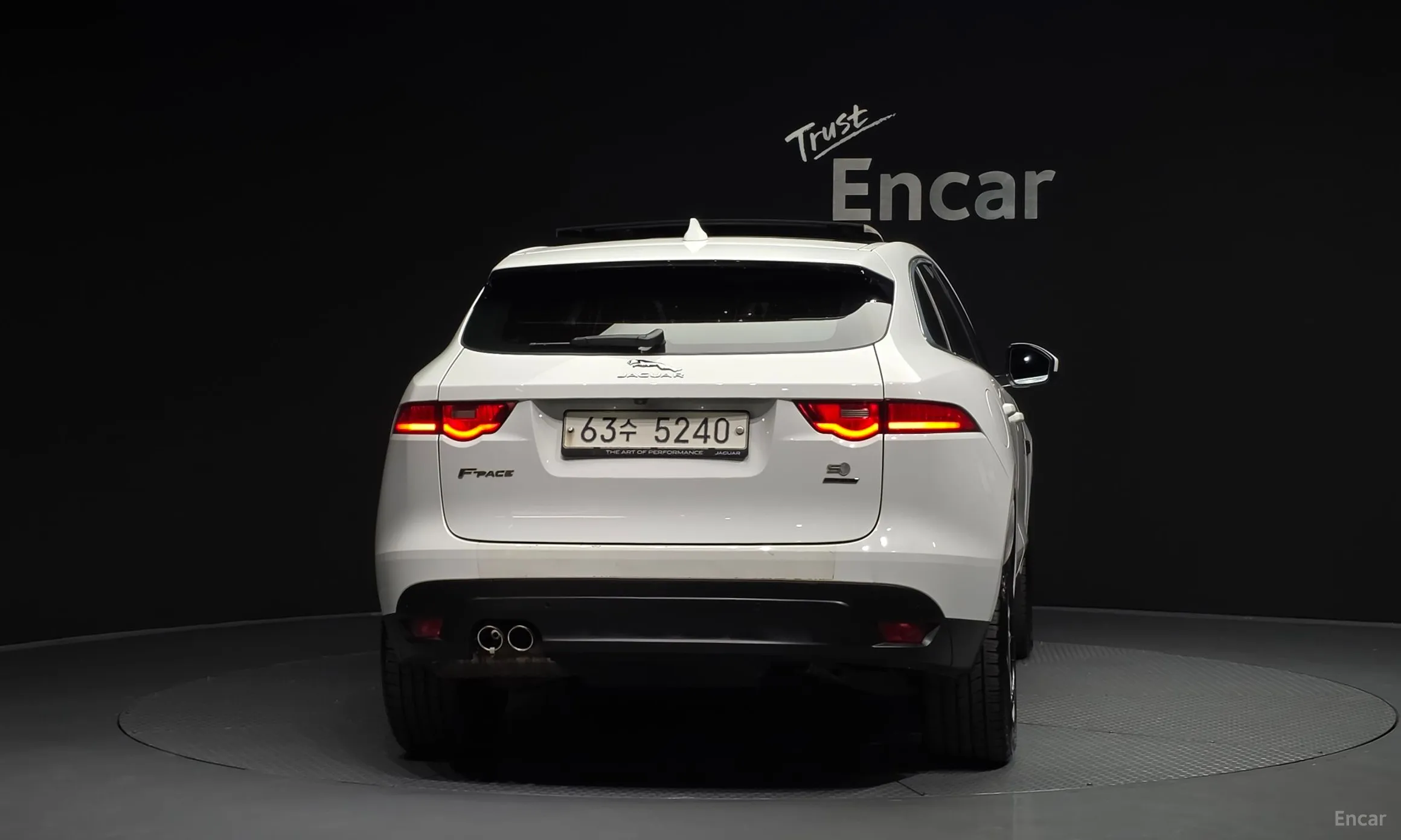 Jaguar F-PACE превью 4