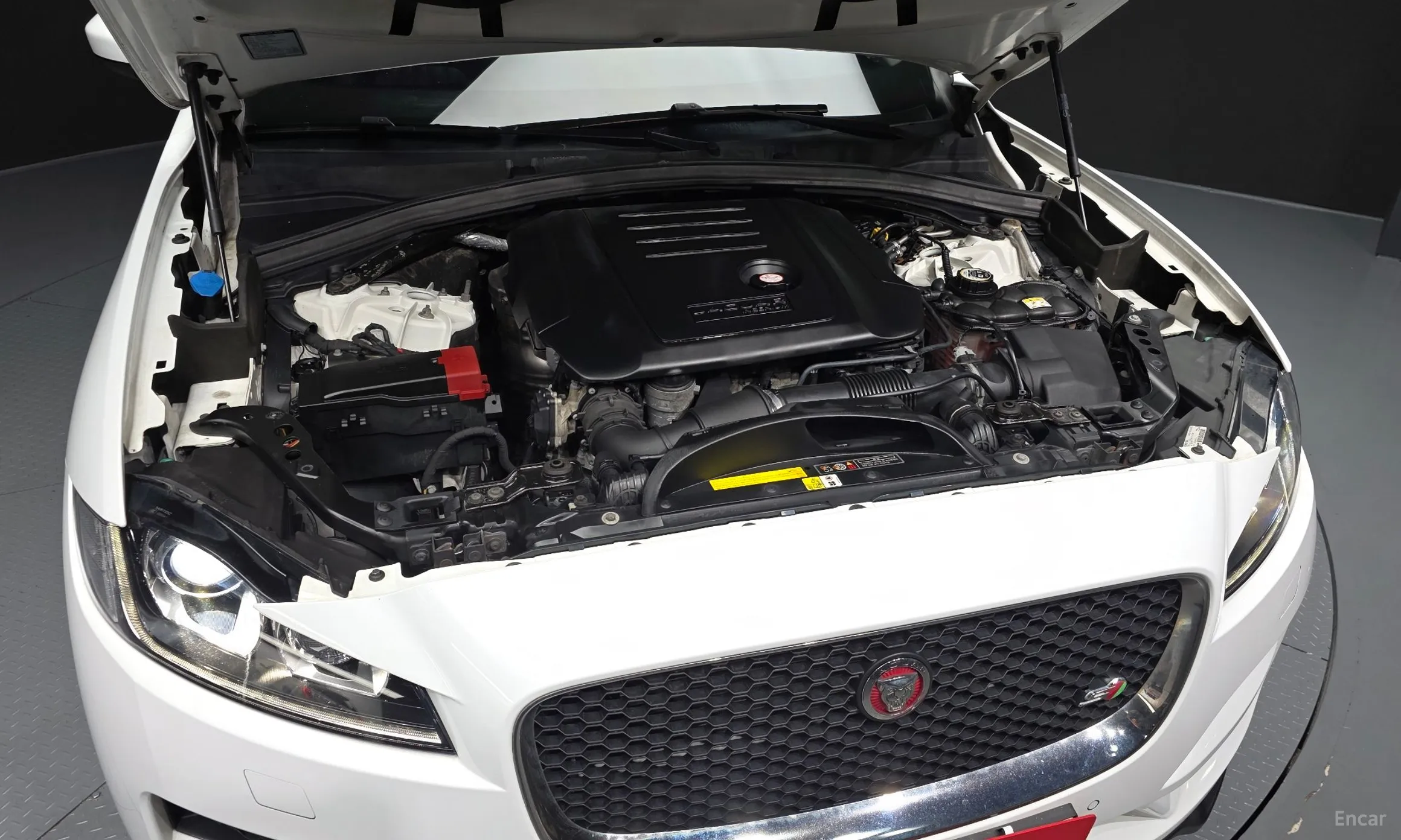 Jaguar F-PACE превью 6