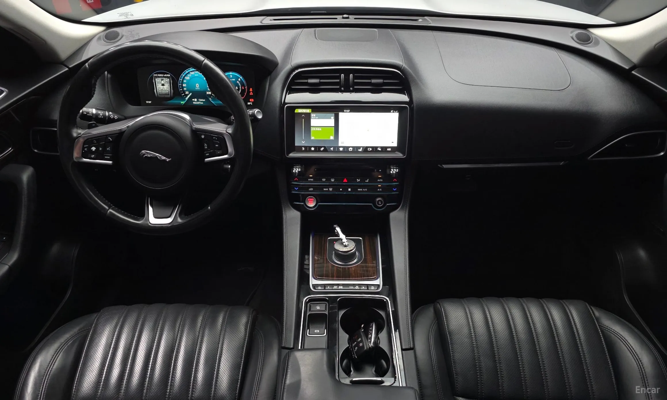 Jaguar F-PACE превью 7
