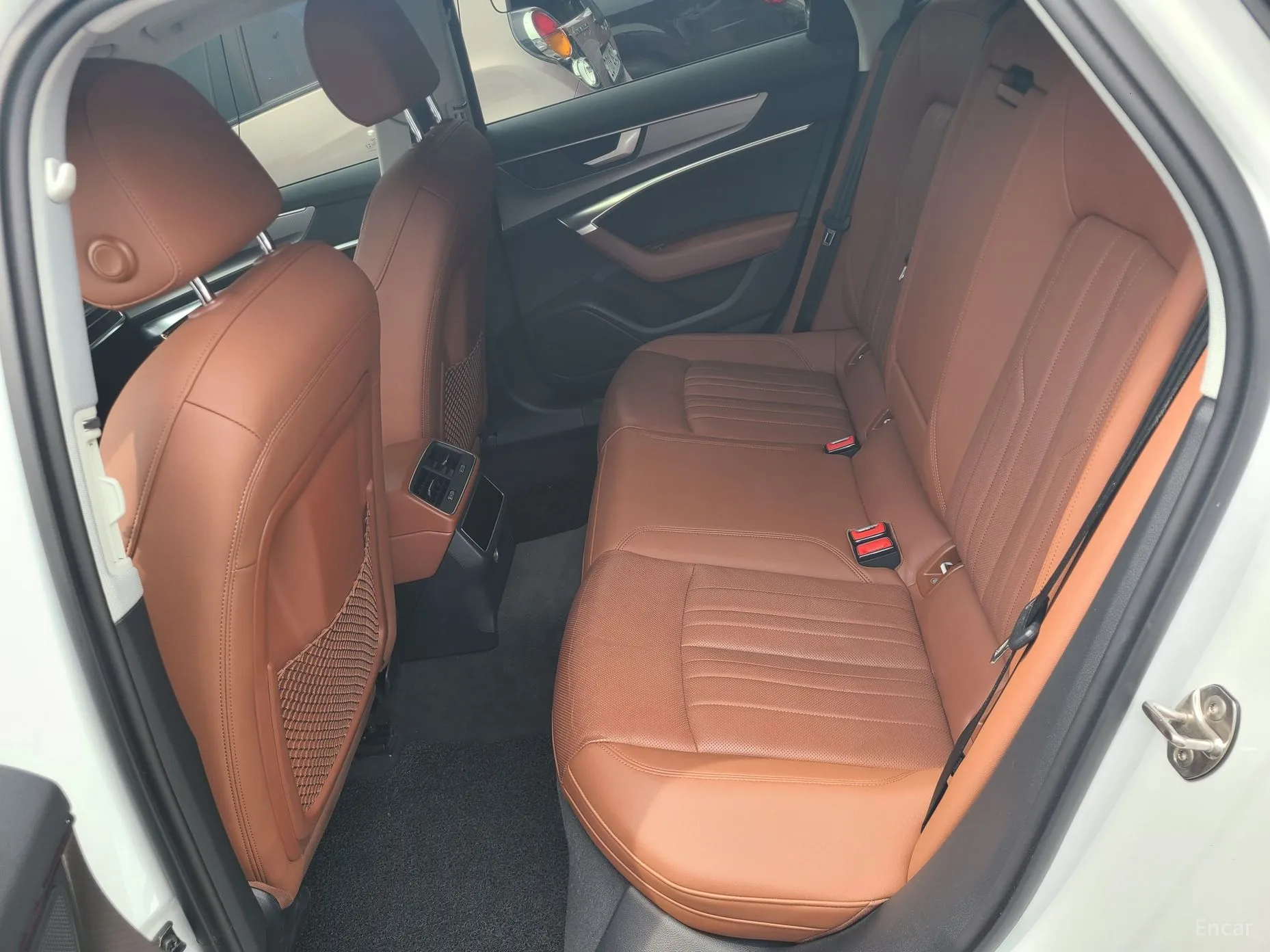 Audi A6 (C8) превью 9