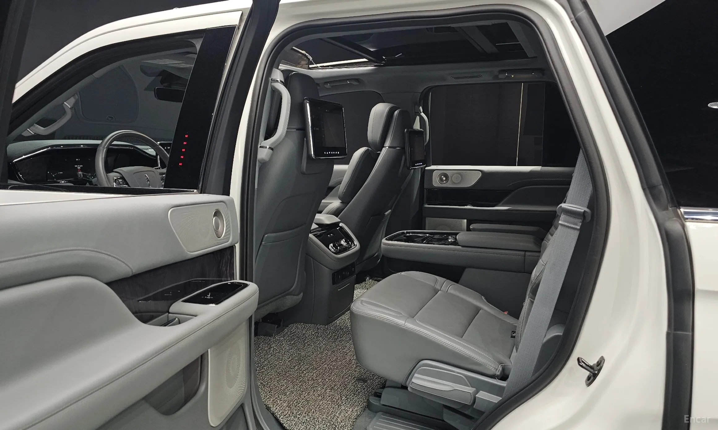 Lincoln Navigator 4th generation превью 12