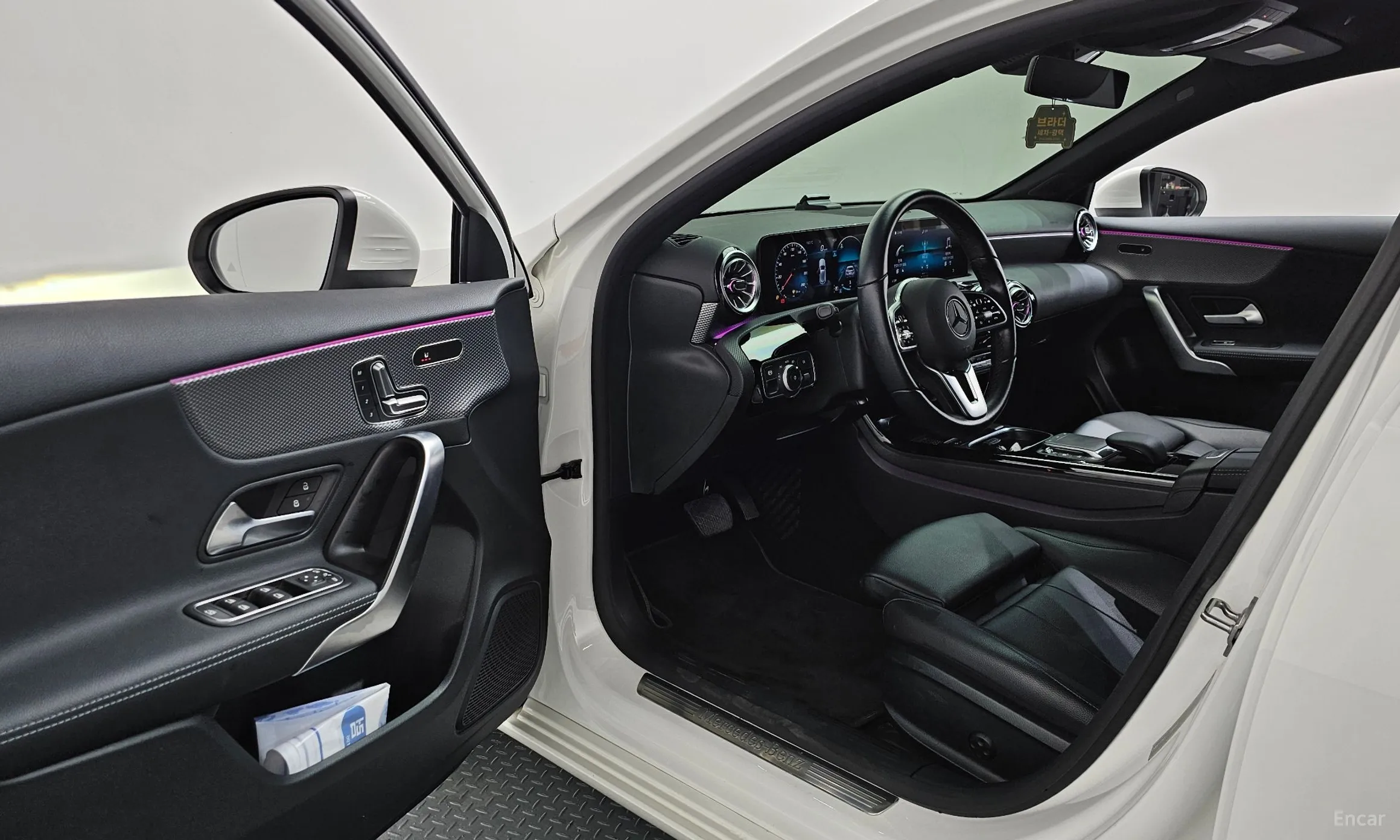 Mercedes Benz A-Class W177 превью 10