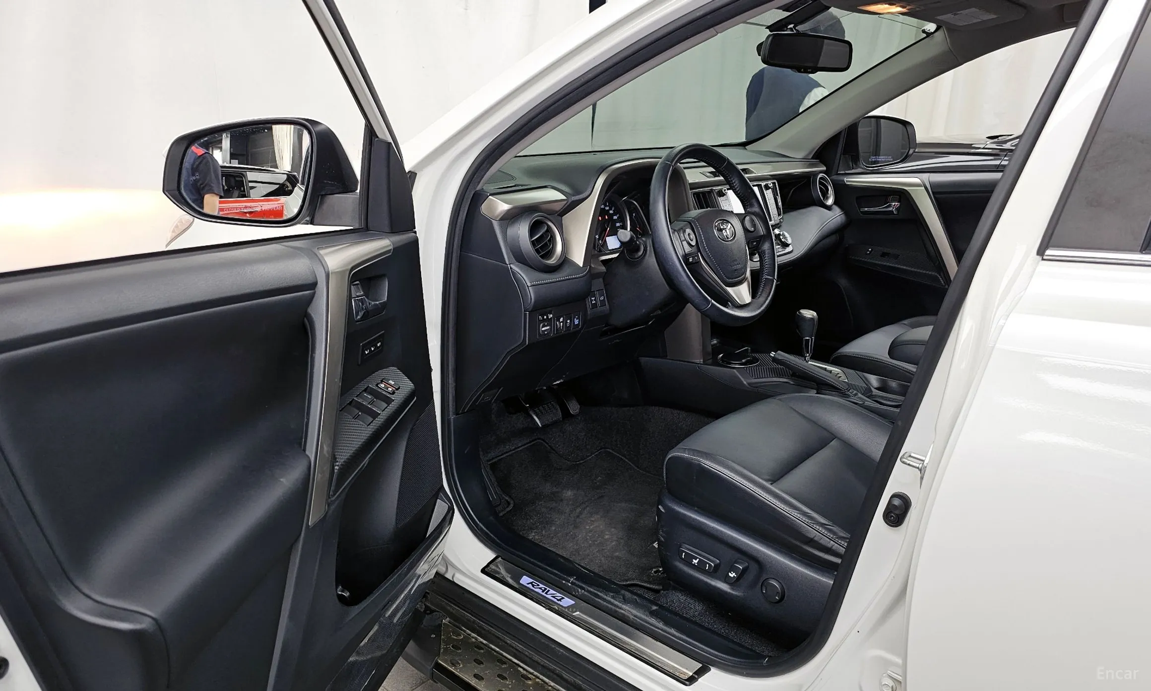 Toyota RAV4 превью 10