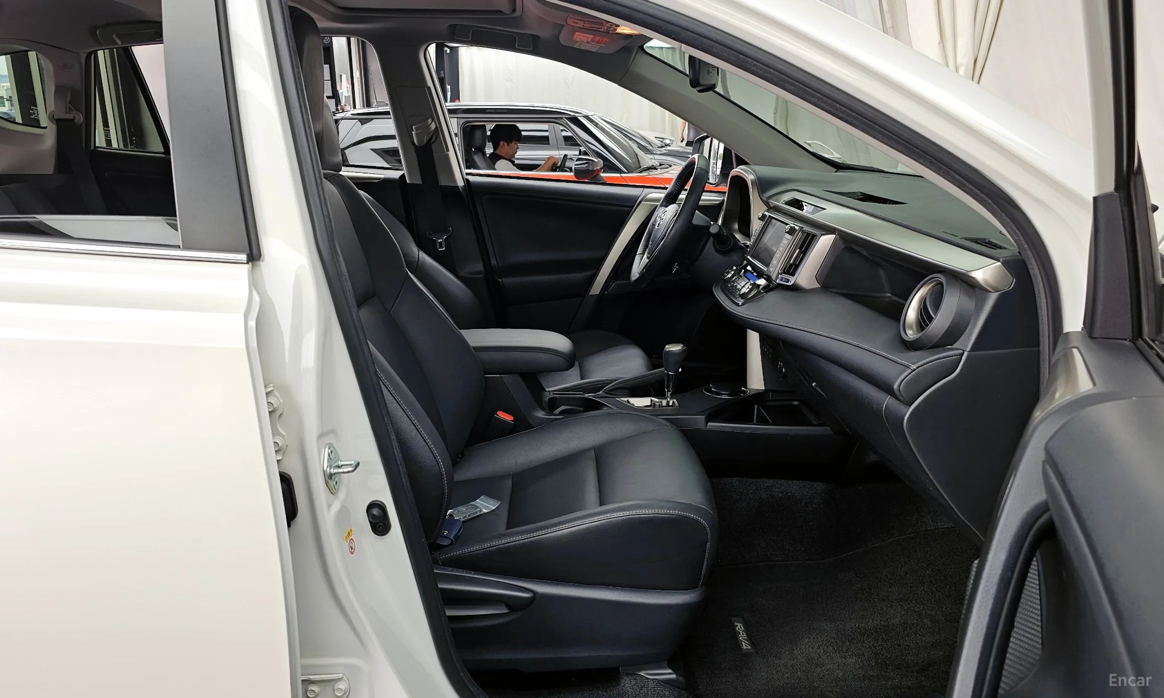 Toyota RAV4 превью 11