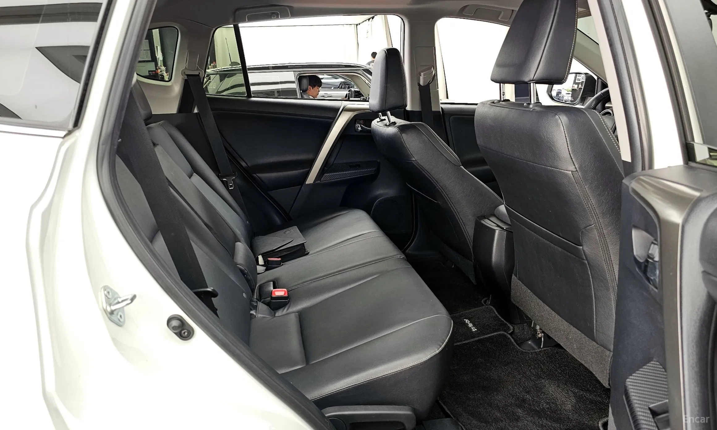 Toyota RAV4 превью 12