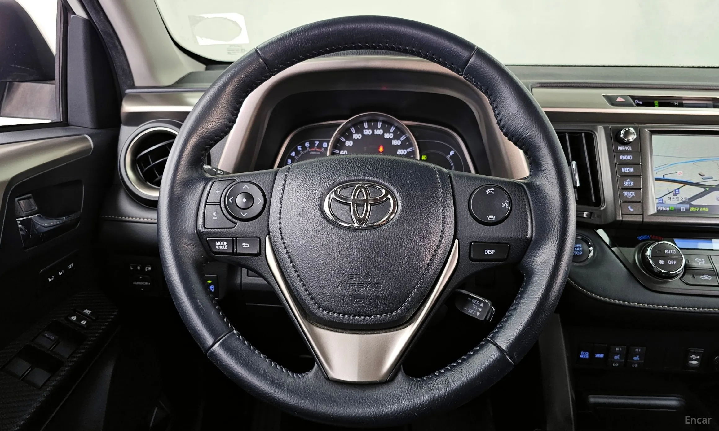 Toyota RAV4 превью 13