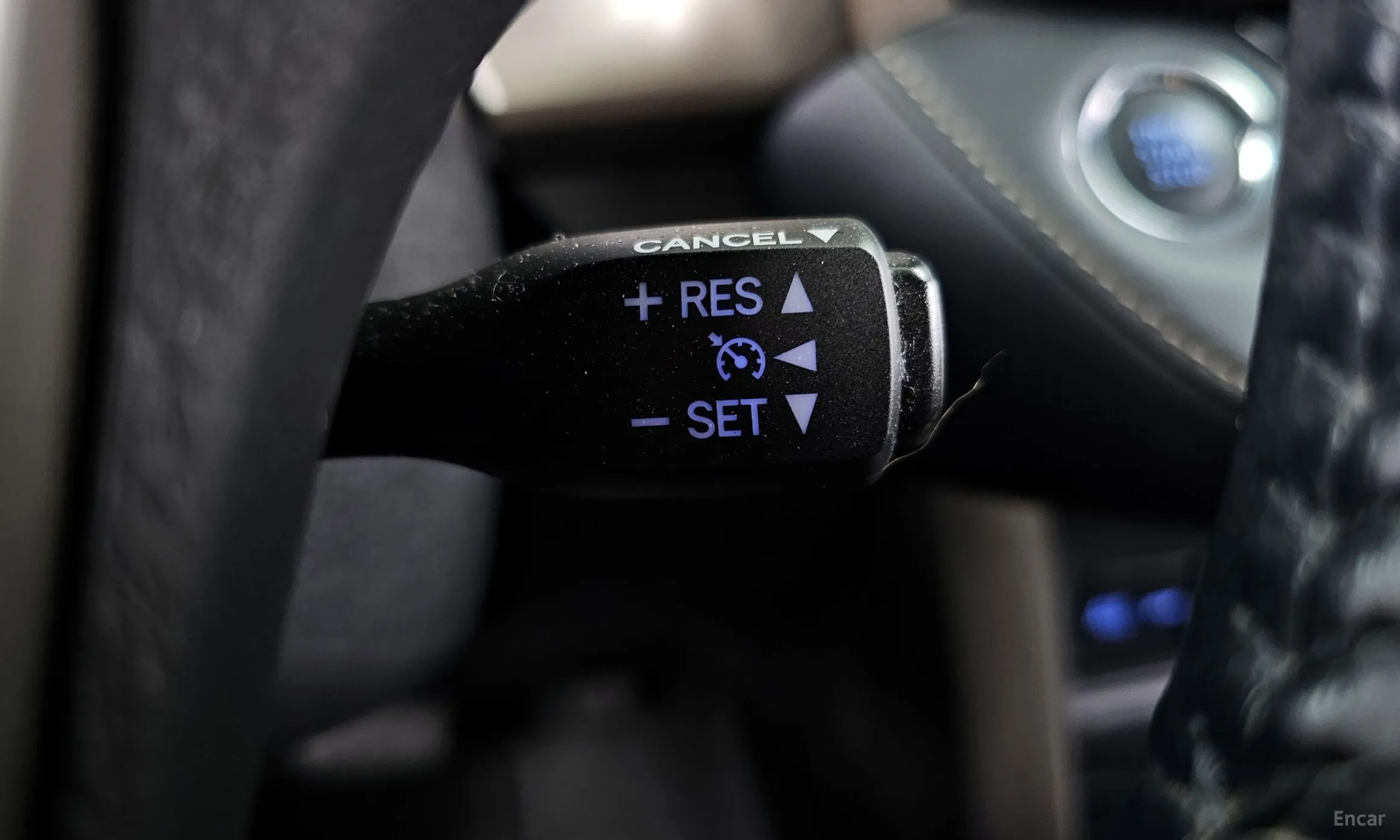 Toyota RAV4 превью 15