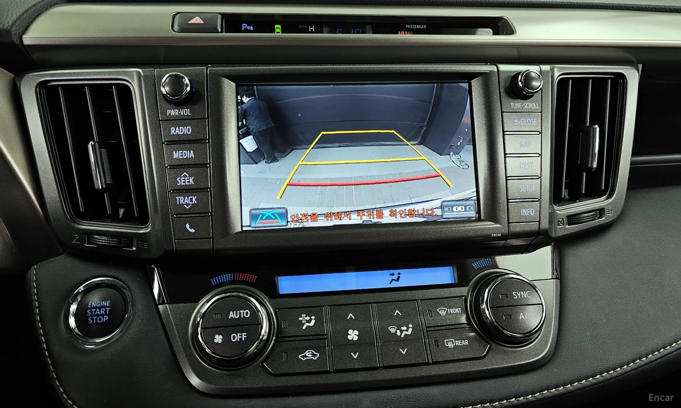 Toyota RAV4 превью 17