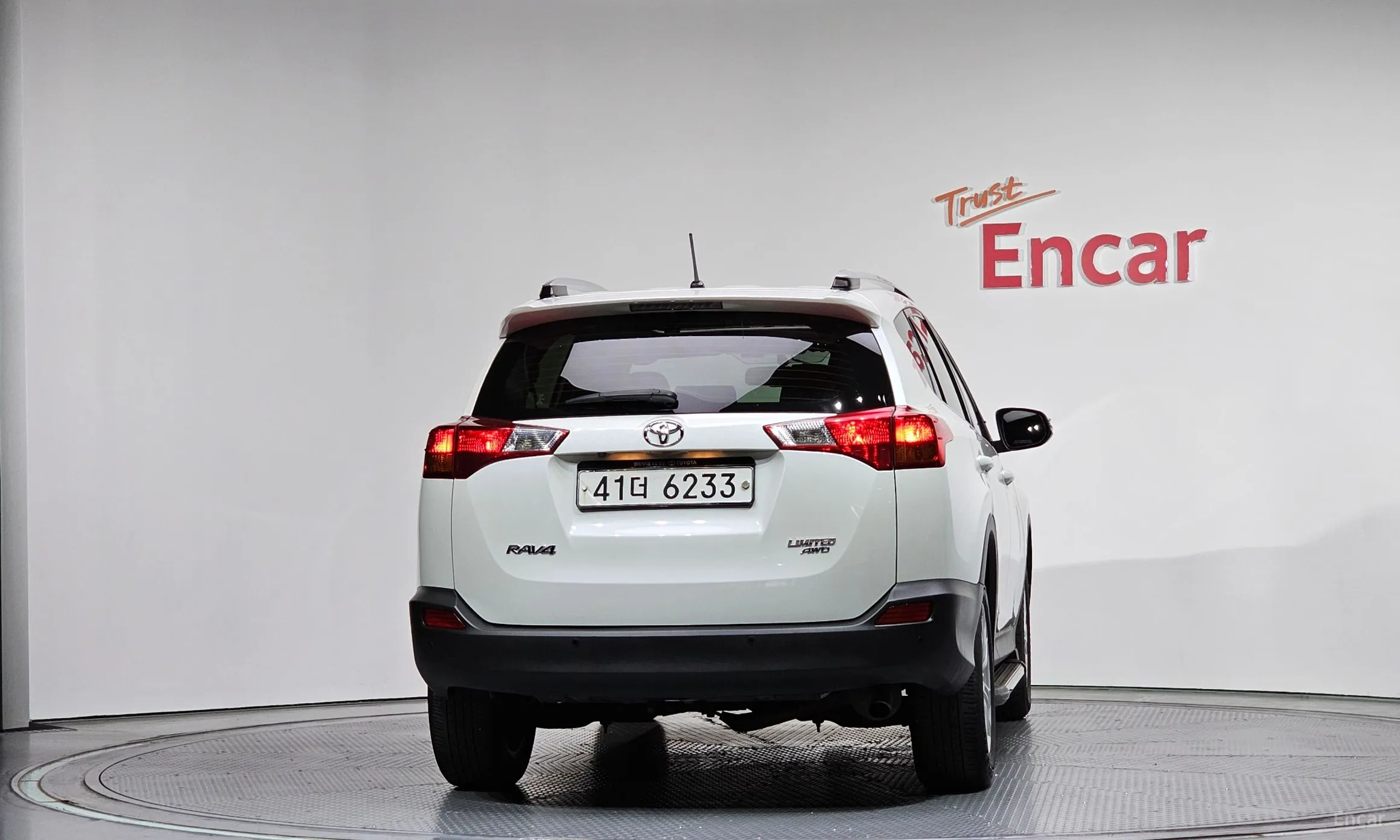 Toyota RAV4 превью 4
