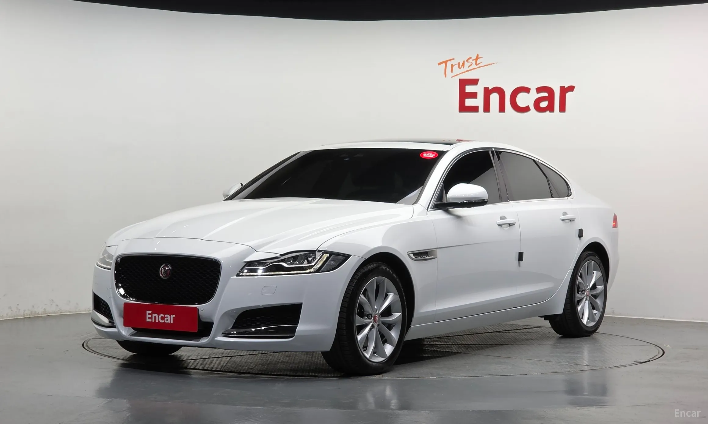 Jaguar XF (x260)