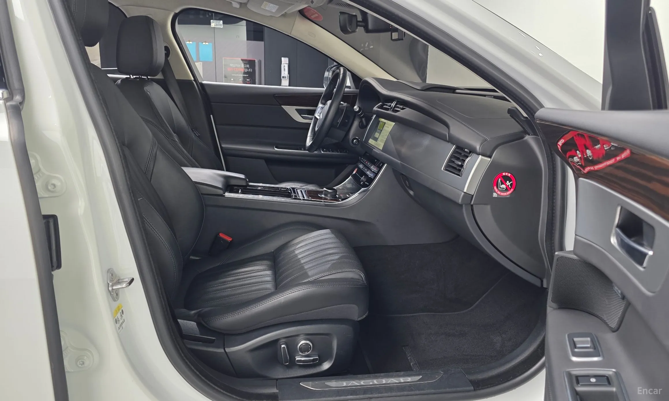 Jaguar XF (x260) превью 11