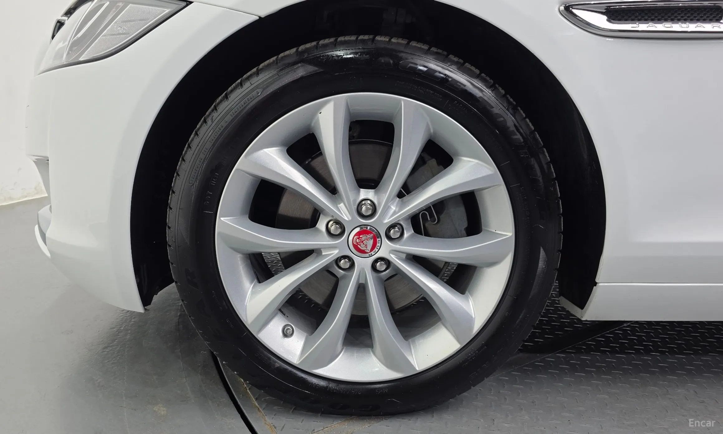 Jaguar XF (x260) превью 5